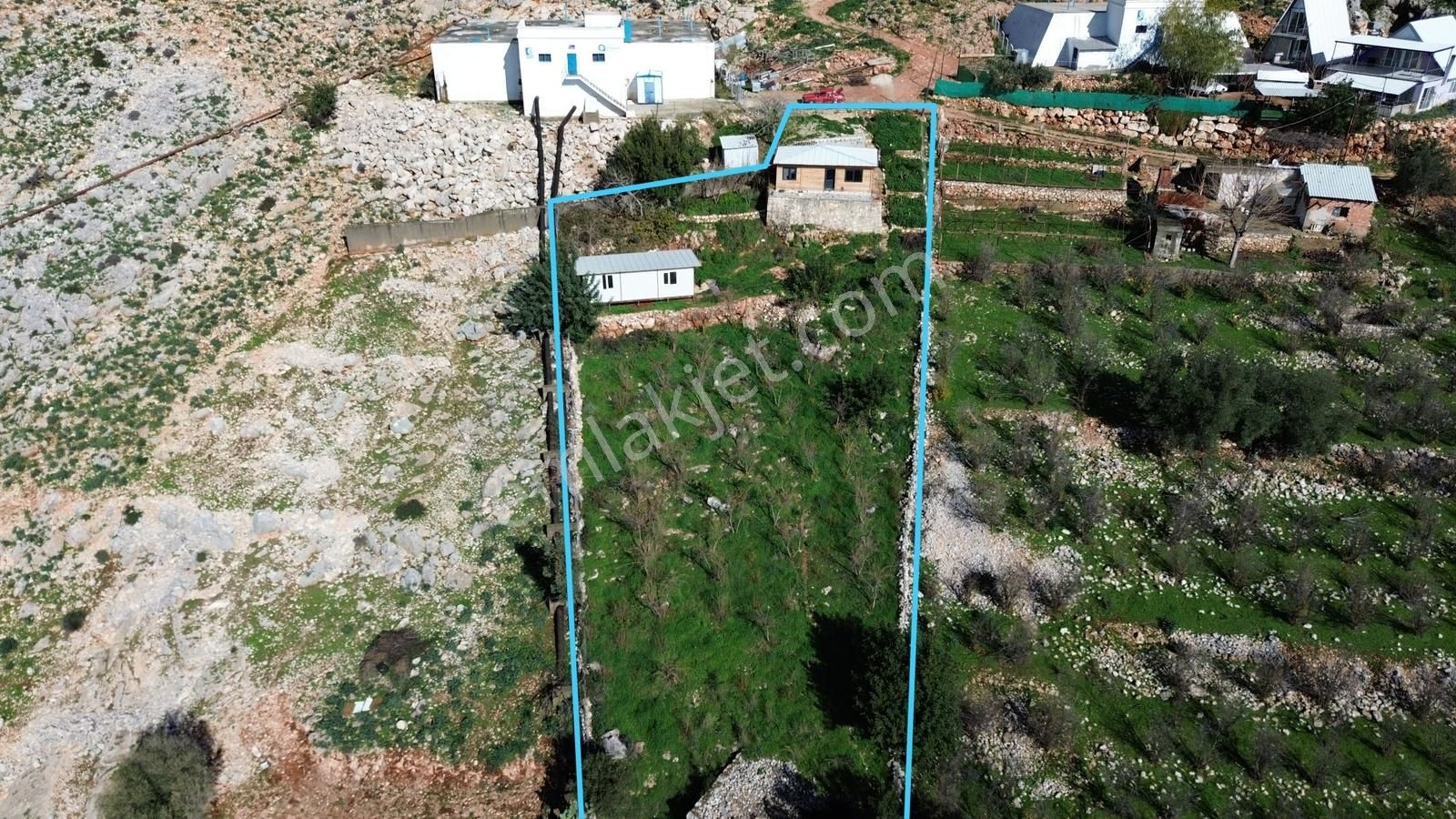 Müstakil 1543m2 Arsa İçerisinde Deniz Manzaralı Ev