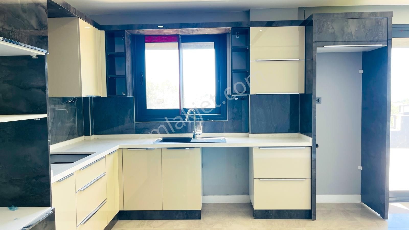 Kuşadası Davutlarda Satılık 4+1 Müstakil Deniz Manzaralı Villa - Görsel 14