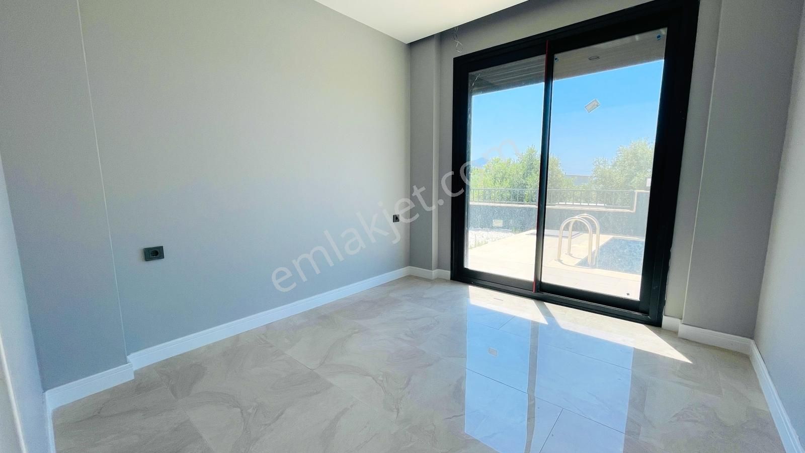 Kuşadası Davutlarda Satılık 4+1 Müstakil Deniz Manzaralı Villa - Görsel 17