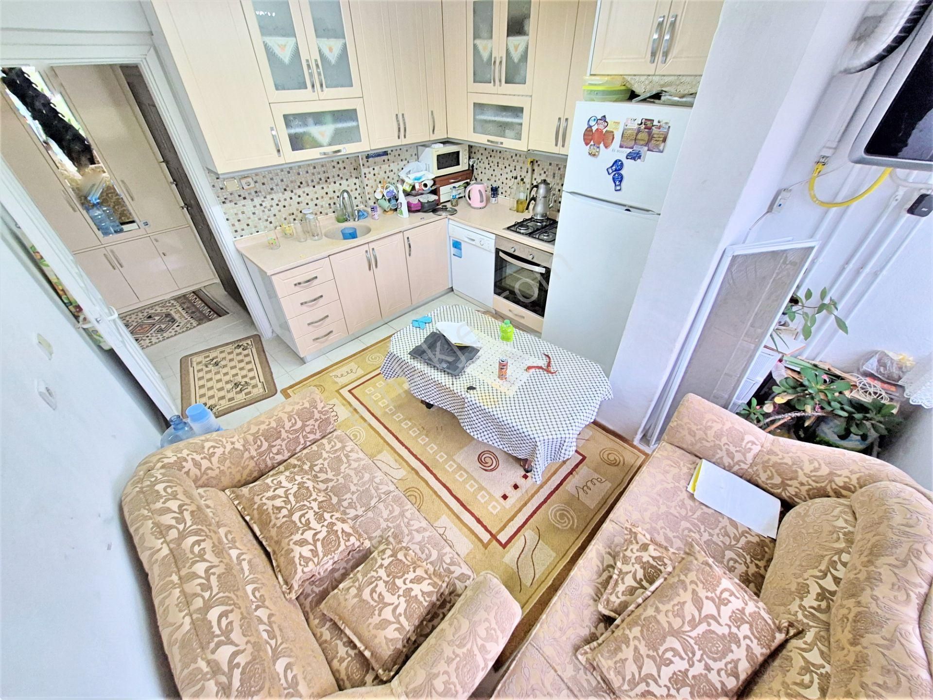 🌀gültaş Emlaktan Edremitte Satılık 2+1 Ön Cephe Ara Kat Daire