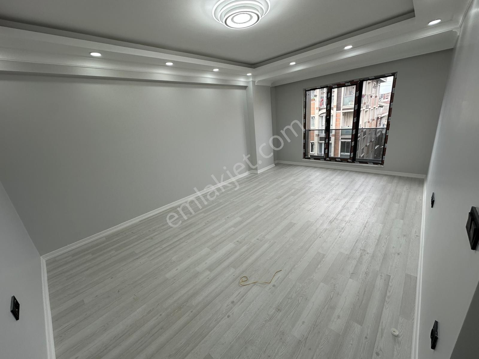 Üç Kardeşler'den Cadde Üzeri Satılık 2+1 95m² Sıfır Arakatlar