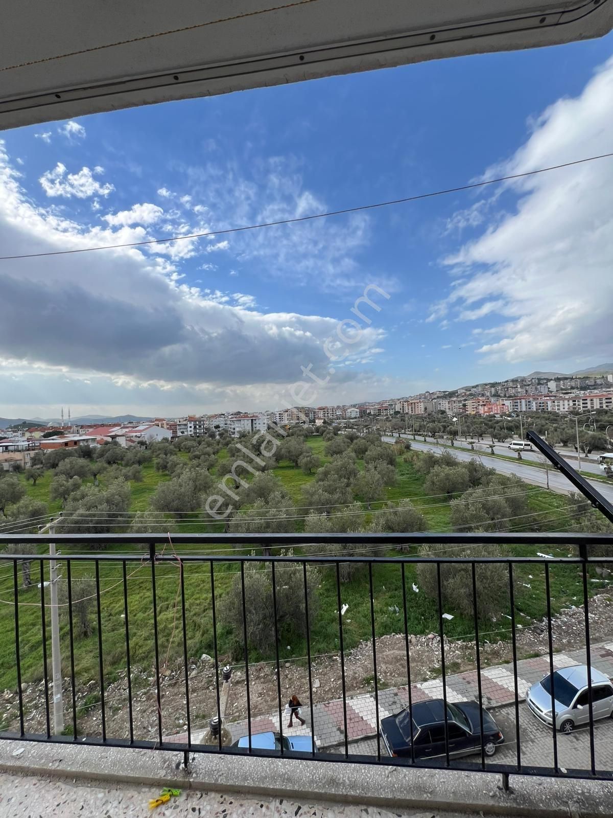 Bergama Gaziosmanpaşa'da Cadde Üzerinde Satılık 3+1 Daire - Görsel 3