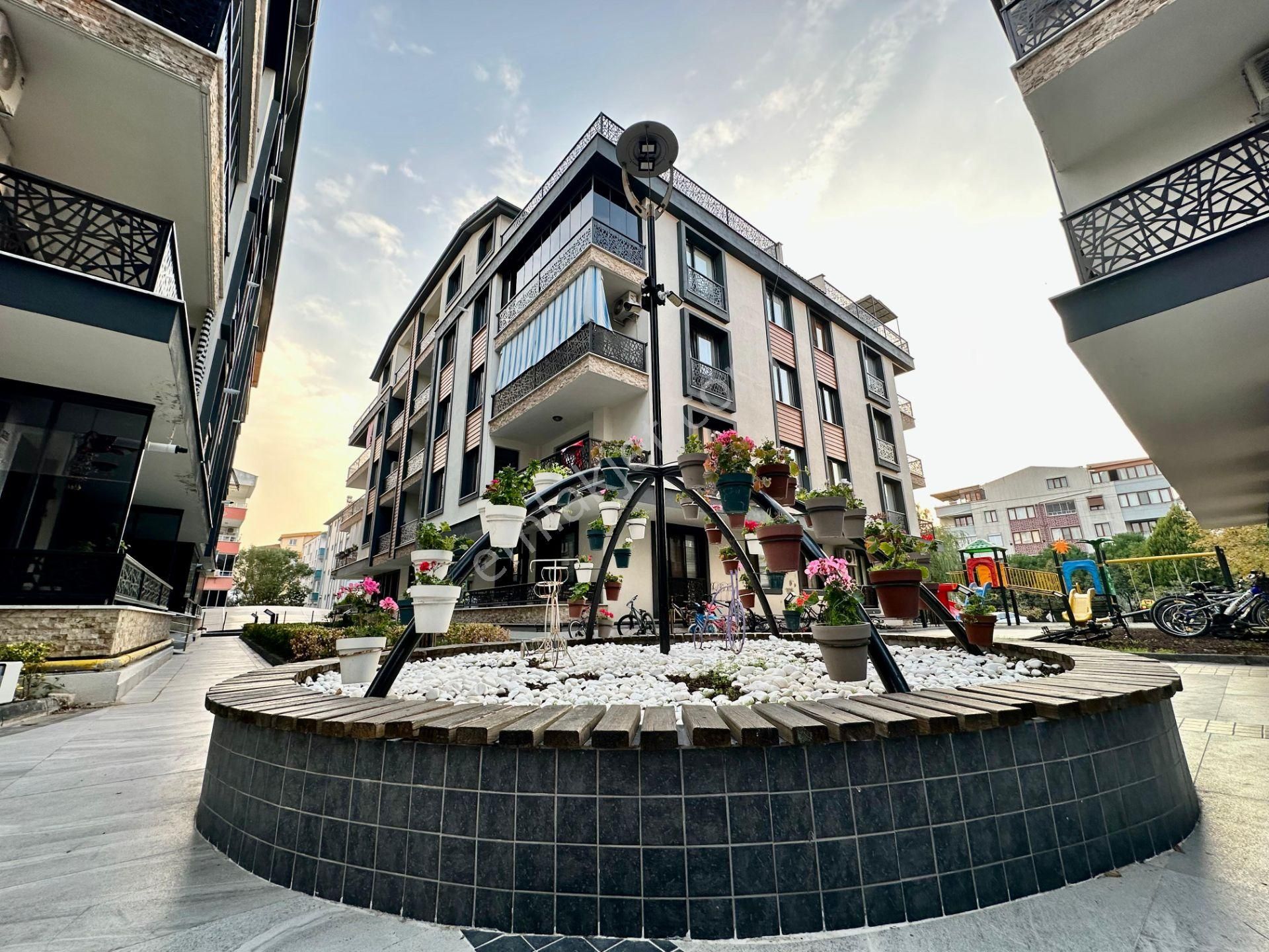 ꧁ay Emlaktan꧂akçay 'da Ayrı Mutfak Yüzme Havuzlu Kapalı Otoparklı Satılık 2+1 Lüx Daire - Görsel 3