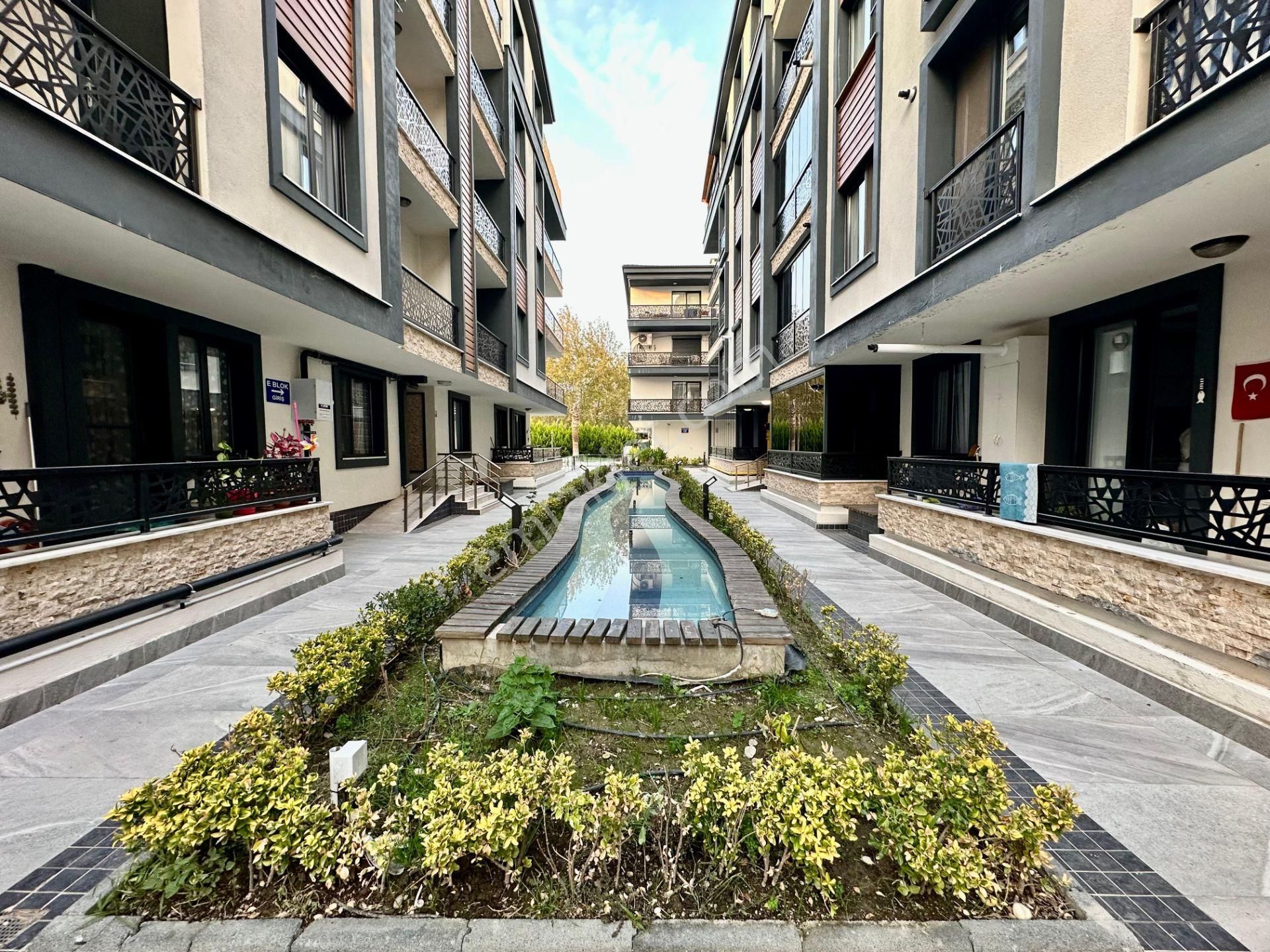 ꧁ay Emlaktan꧂akçay 'da Ayrı Mutfak Yüzme Havuzlu Kapalı Otoparklı Satılık 2+1 Lüx Daire - Görsel 2