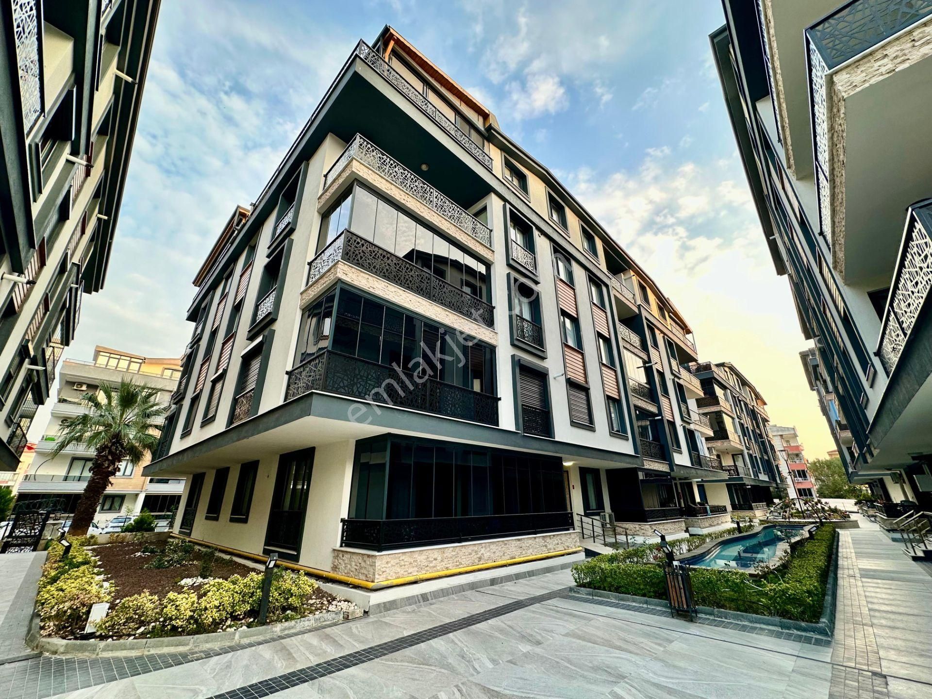 ꧁ay Emlaktan꧂akçay 'da Ayrı Mutfak Yüzme Havuzlu Kapalı Otoparklı Satılık 2+1 Lüx Daire - Görsel 4
