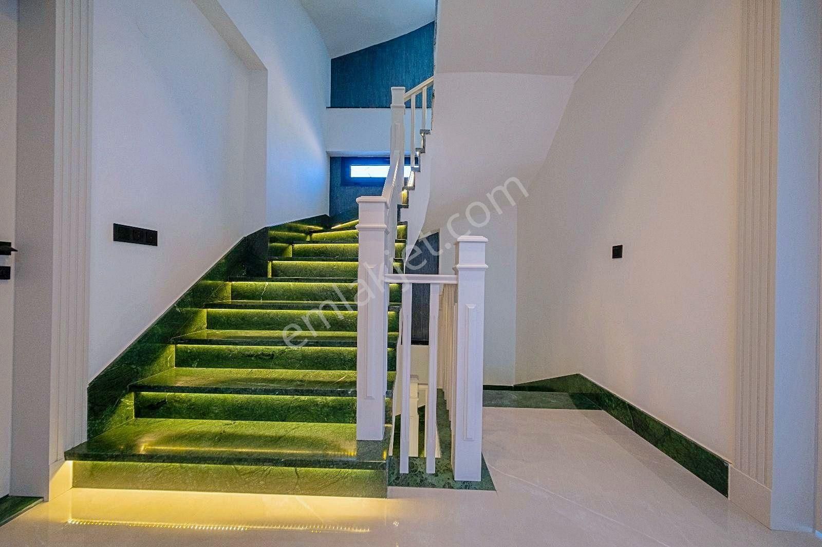 🌀gültaş Emlaktan Altınolukta Satılık 4+1 Full Deniz Manzaralı Yüzme Havuzlu Villa - Görsel 18