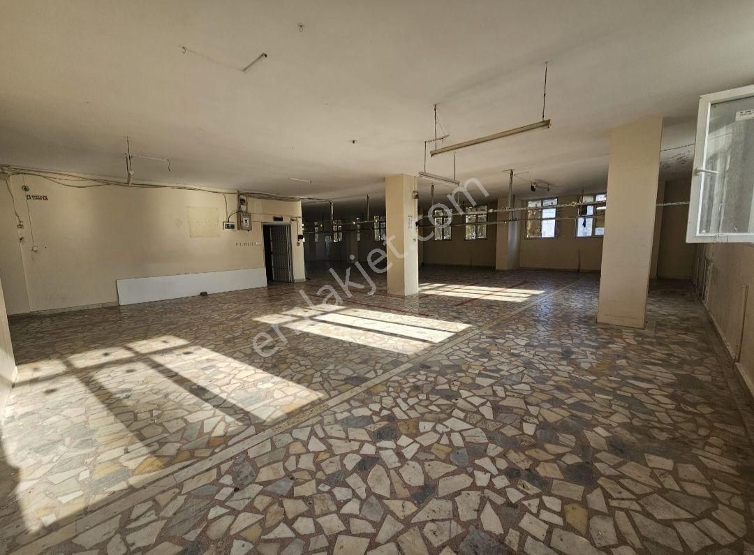 Demirkapıda Kiralık İşyeri 450m² İş Hanında 1. Kat (cuma Pazarı Tarafında)