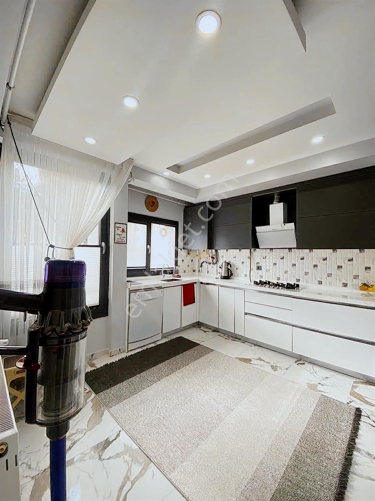 Esenyurtun En Güzel Konumunda 5 Yıllık 3,5+1 Lüks Satılık Daire