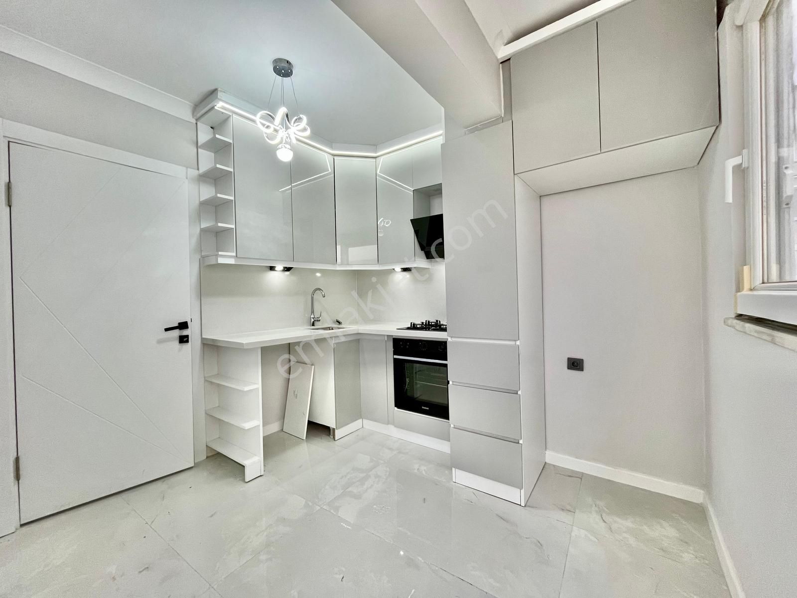 Gümüş'den Akçay Merkezde Denize 200mt Ara Kat Ön Cephe 2+1 Daire