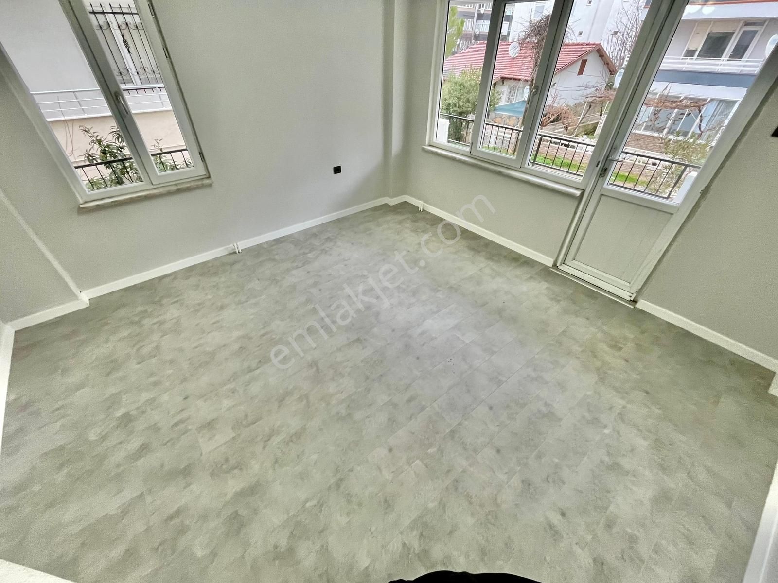 Gümüş'den Akçay Merkezde Denize 200mt Ara Kat Ön Cephe 2+1 Daire - Görsel 16