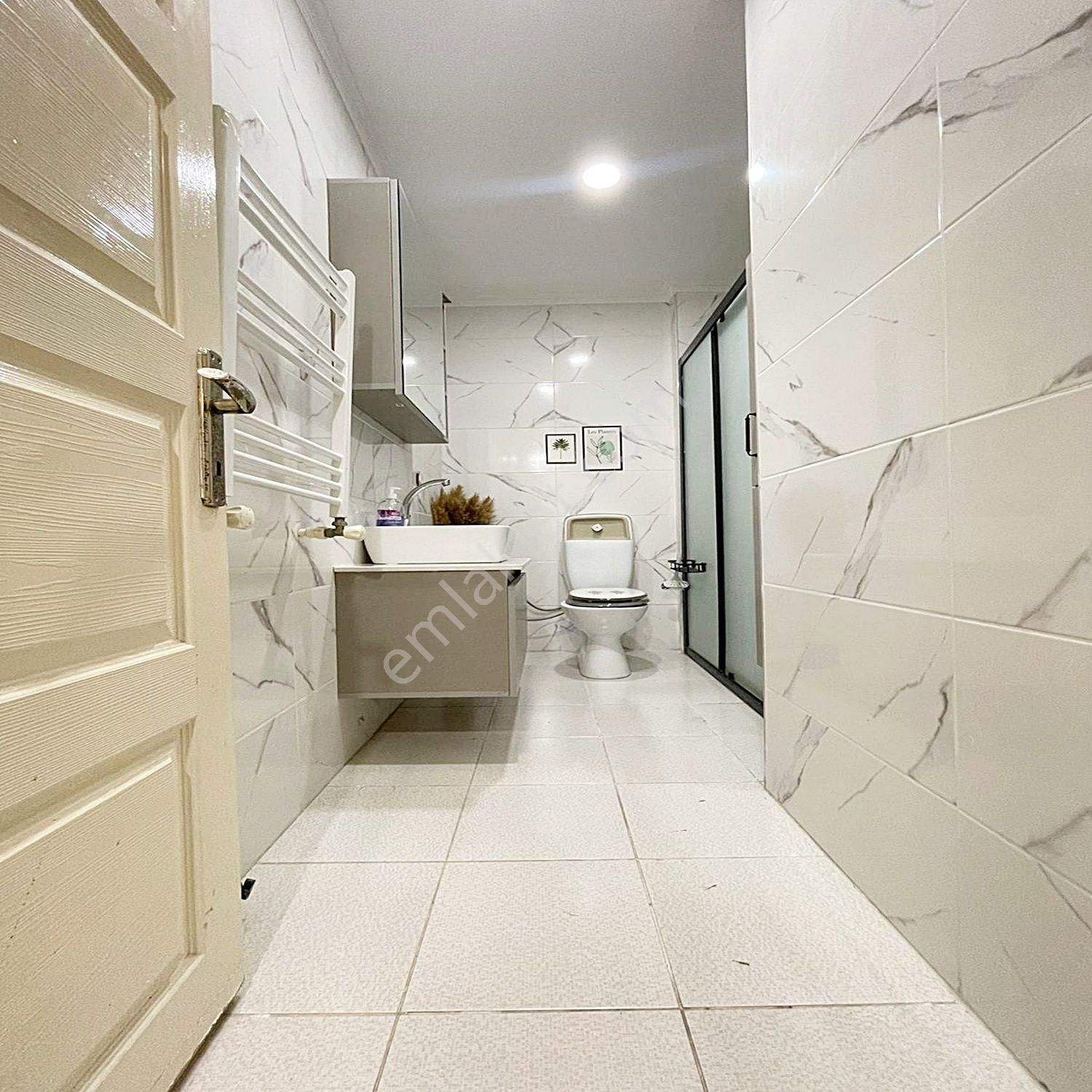 Beylikdüzü Yakuplu'da Giriş Kat Seviyesinde Bahçe Kullanımlı Aydınlık 2+1 Satılık Daire - Görsel 8