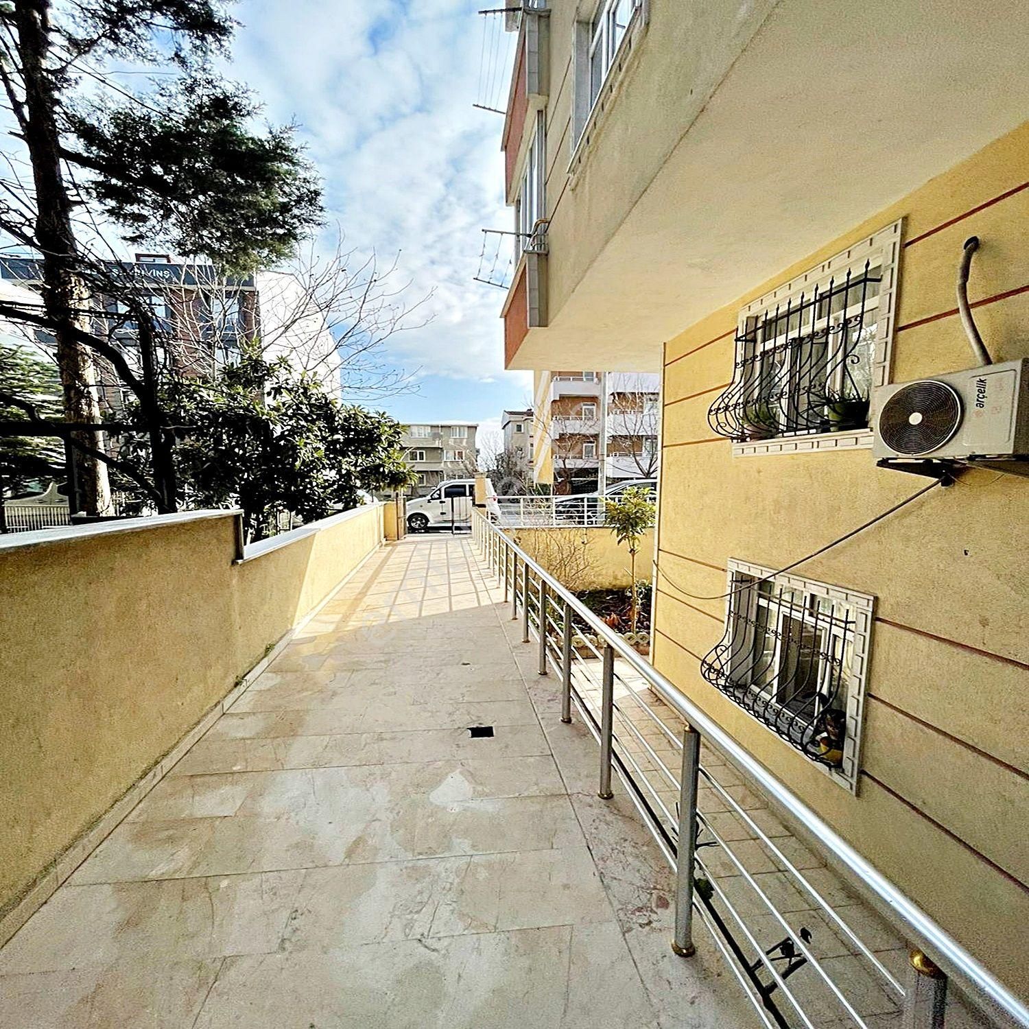 Beylikdüzü Yakuplu'da Giriş Kat Seviyesinde Bahçe Kullanımlı Aydınlık 2+1 Satılık Daire - Görsel 11