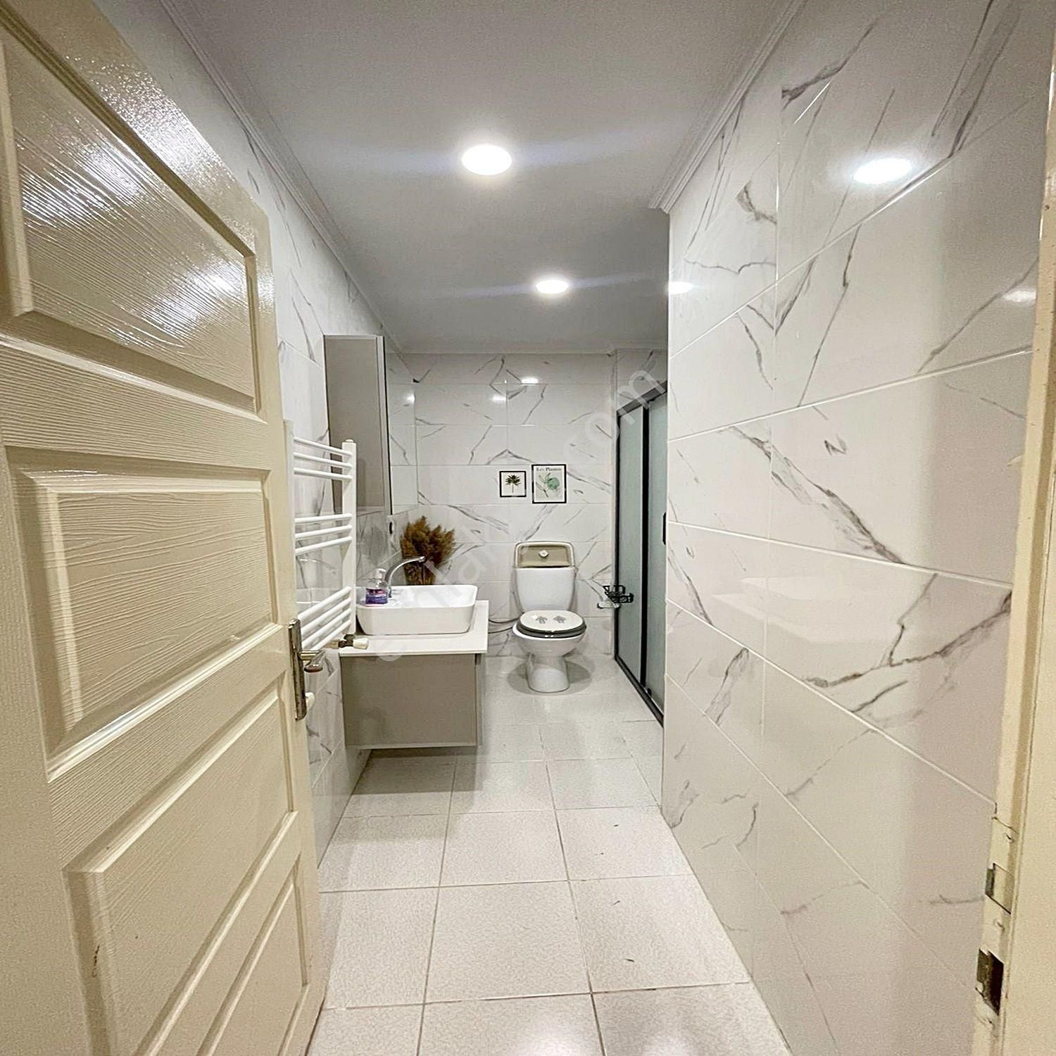 Beylikdüzü Yakuplu'da Giriş Kat Seviyesinde Bahçe Kullanımlı Aydınlık 2+1 Satılık Daire - Görsel 21