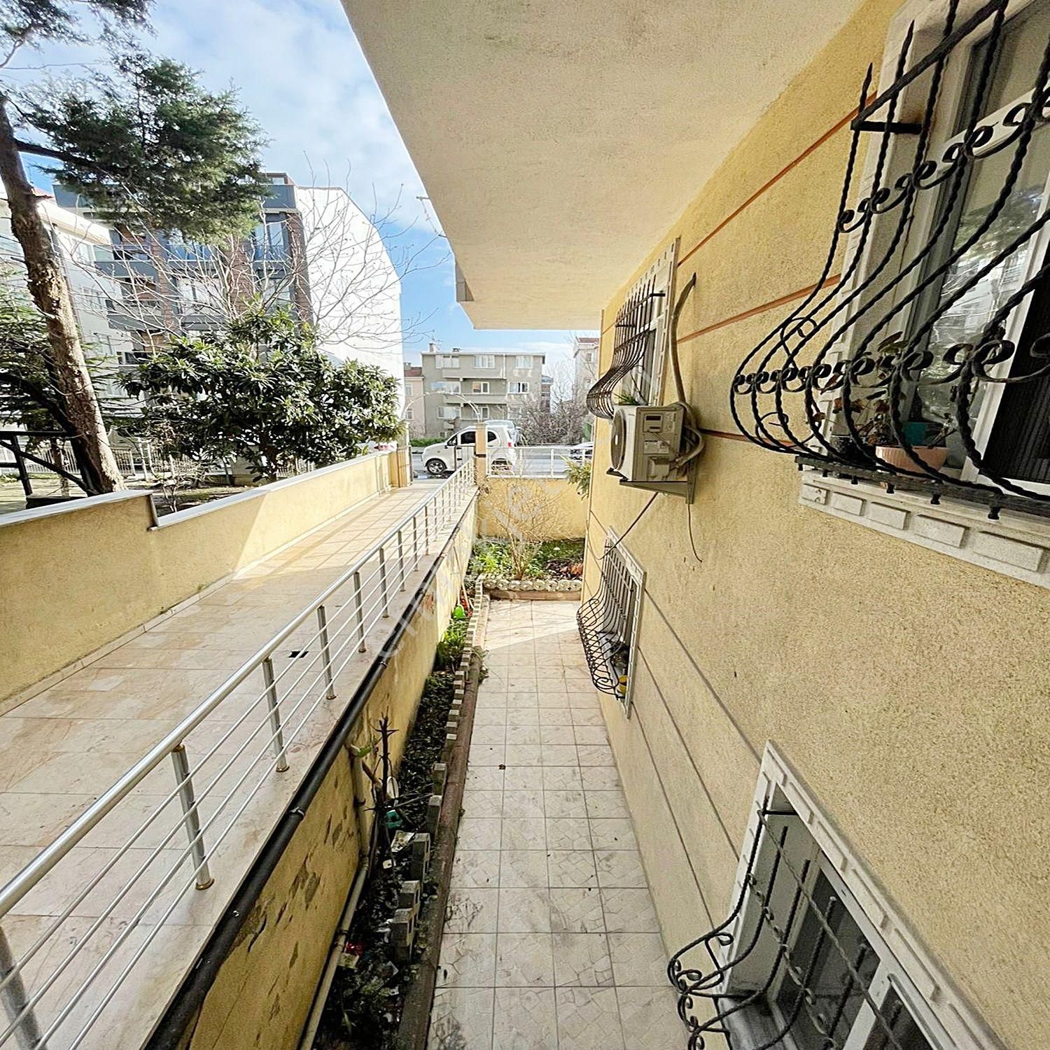 Beylikdüzü Yakuplu'da Giriş Kat Seviyesinde Bahçe Kullanımlı Aydınlık 2+1 Satılık Daire - Görsel 17