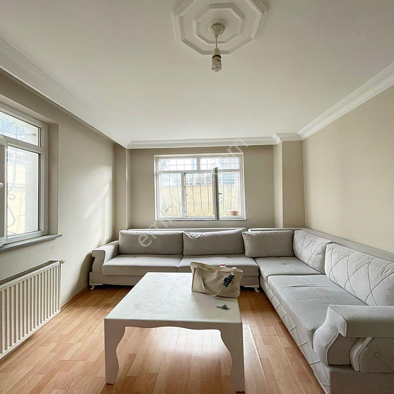 Beylikdüzü Yakuplu'da Giriş Kat Seviyesinde Bahçe Kullanımlı Aydınlık 2+1 Satılık Daire - Görsel 2