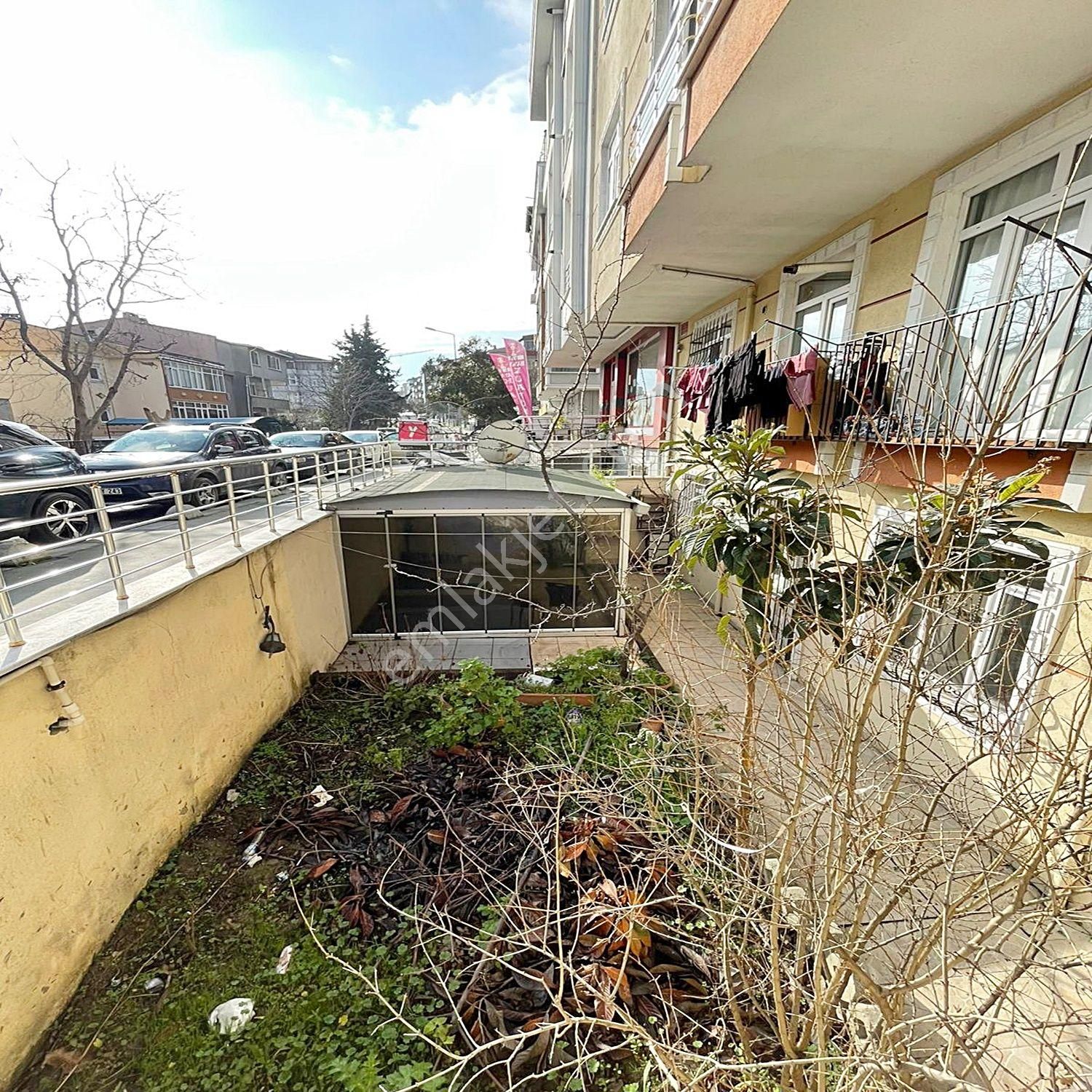 Beylikdüzü Yakuplu'da Giriş Kat Seviyesinde Bahçe Kullanımlı Aydınlık 2+1 Satılık Daire - Görsel 12