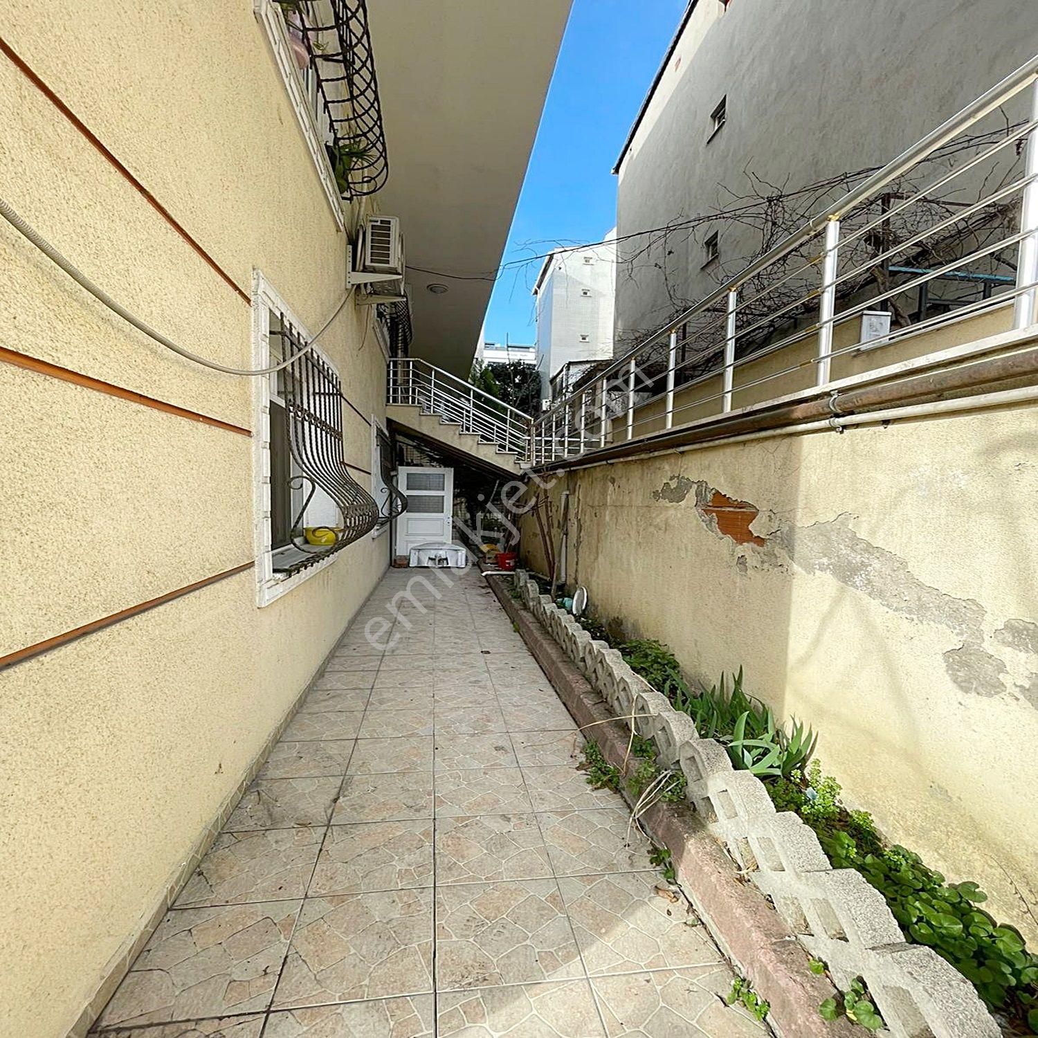 Beylikdüzü Yakuplu'da Giriş Kat Seviyesinde Bahçe Kullanımlı Aydınlık 2+1 Satılık Daire - Görsel 15