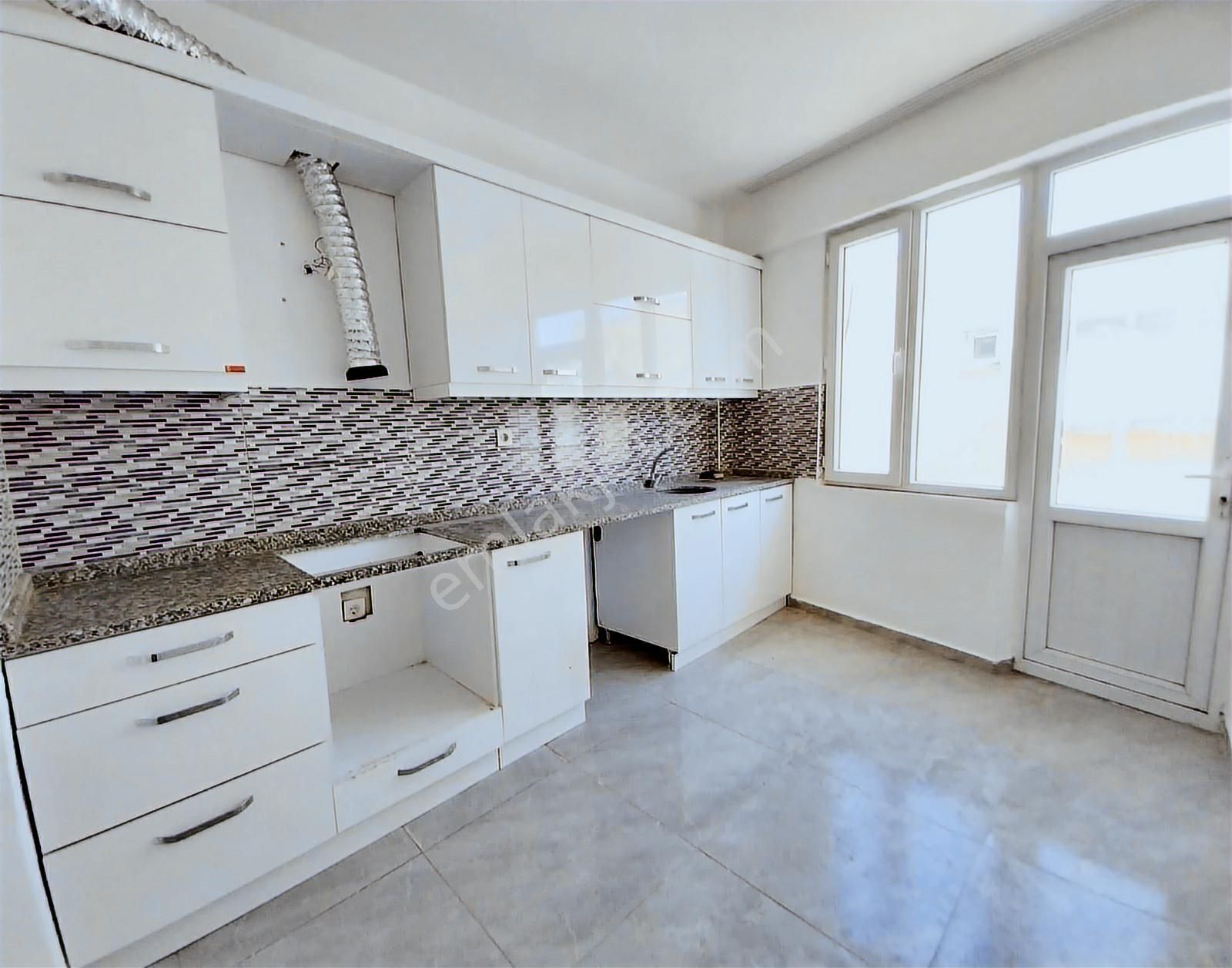 Muratpaşa' Da Satılık 2+1 Geniş. Masrafsız Daire/de