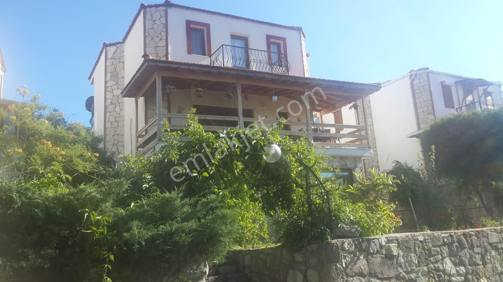 Burak Emlak’tan Eski Foça Da Kiralık Full Eşyalı Havuzlu Stüdyo Daire - Görsel 2