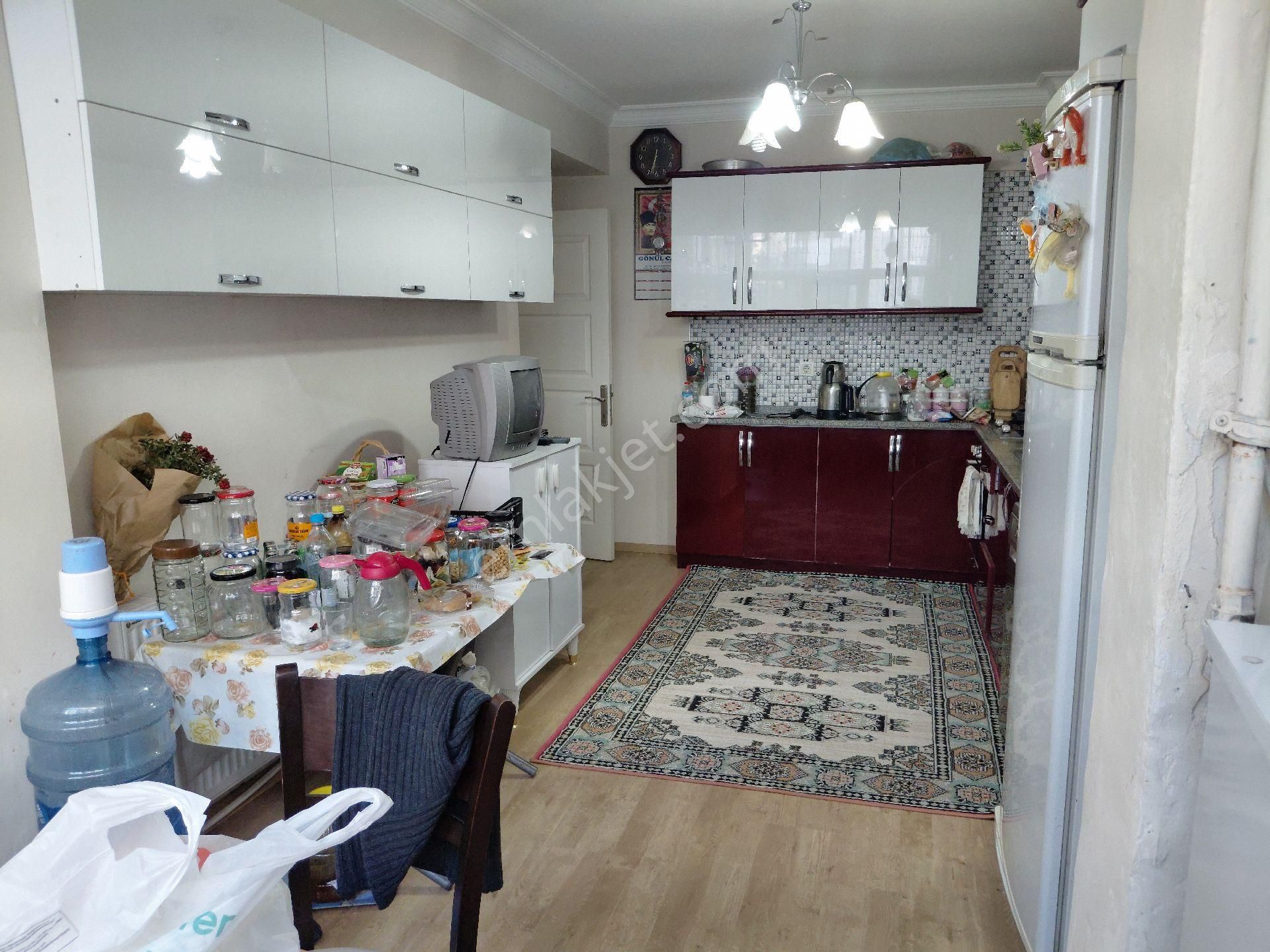 Buca Akıncılarda Satılık Kapalı Mutfak Doğalgazlı Yüksek Zemin Bahçeli 2+1daire - Görsel 8