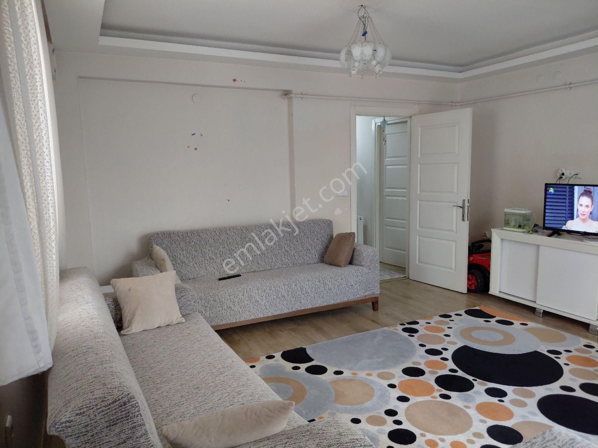 Buca Akıncılarda Satılık Kapalı Mutfak Doğalgazlı Yüksek Zemin Bahçeli 2+1daire - Görsel 3