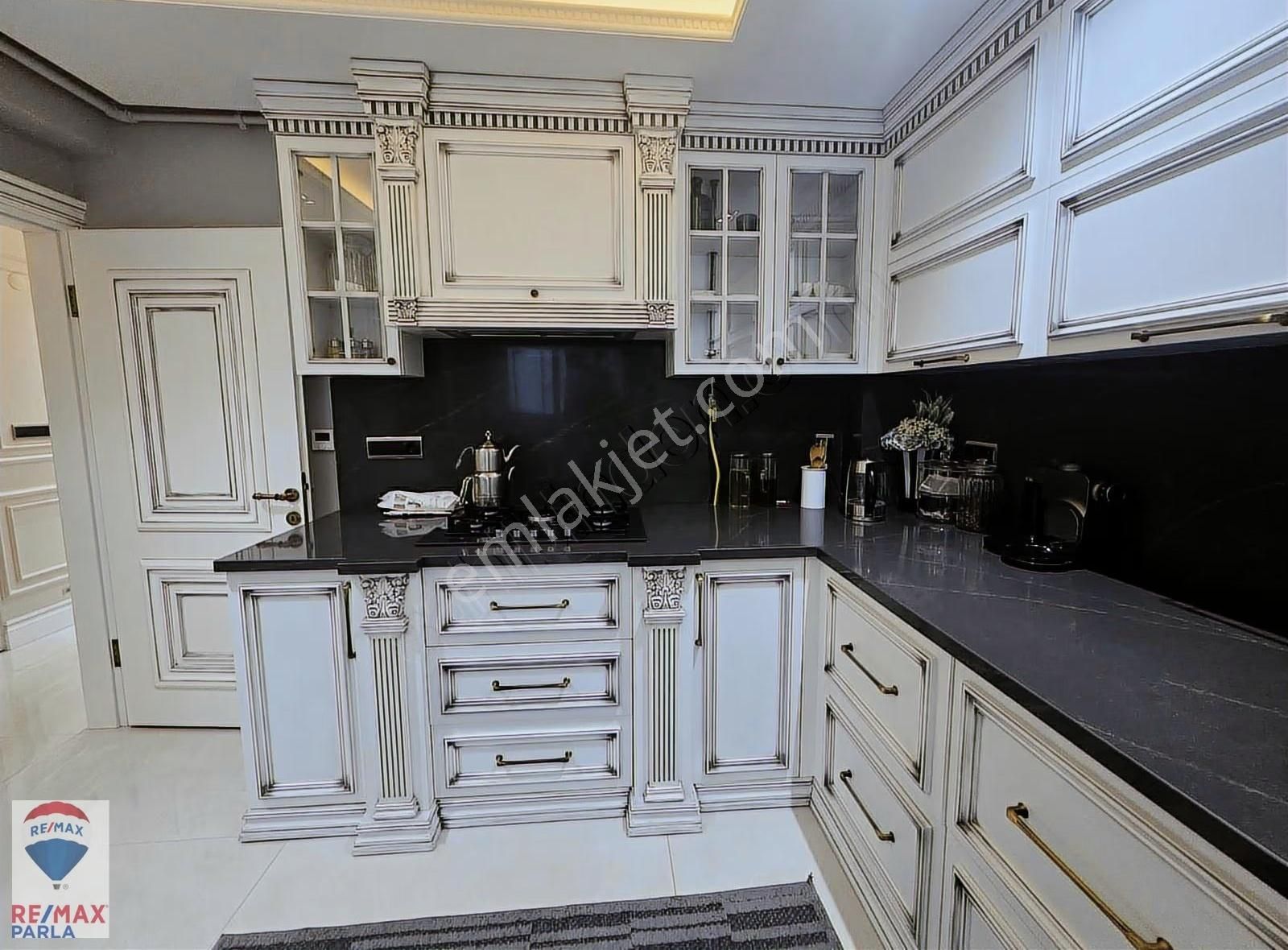 Blue Sky Sitesinin Havuz Ve Deniz Manzaralı En Lüks Dairesi - Görsel 26