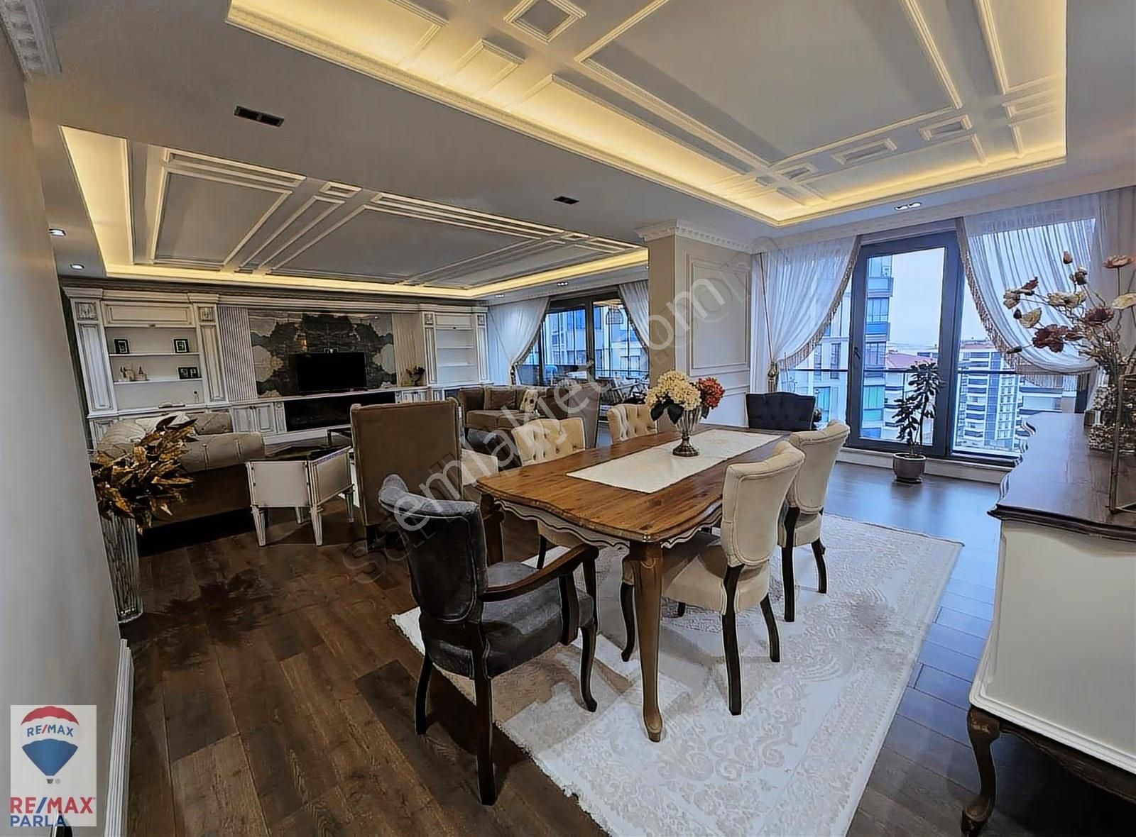 Blue Sky Sitesinin Havuz Ve Deniz Manzaralı En Lüks Dairesi - Görsel 2