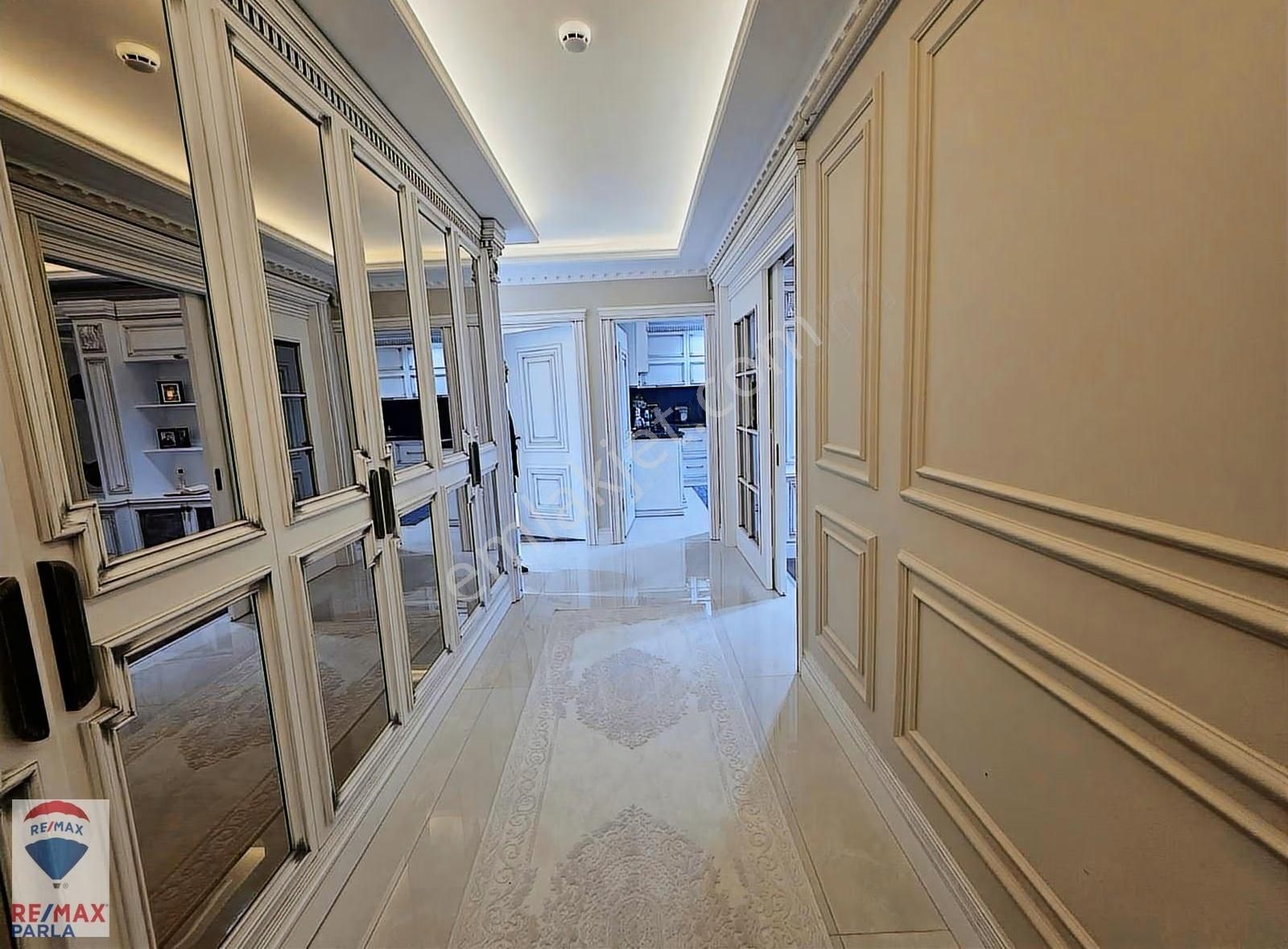 Blue Sky Sitesinin Havuz Ve Deniz Manzaralı En Lüks Dairesi - Görsel 17