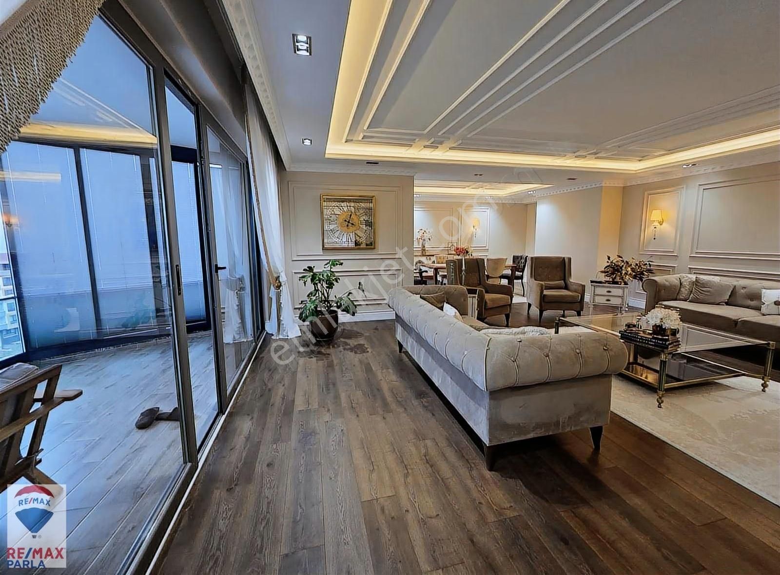 Blue Sky Sitesinin Havuz Ve Deniz Manzaralı En Lüks Dairesi - Görsel 9