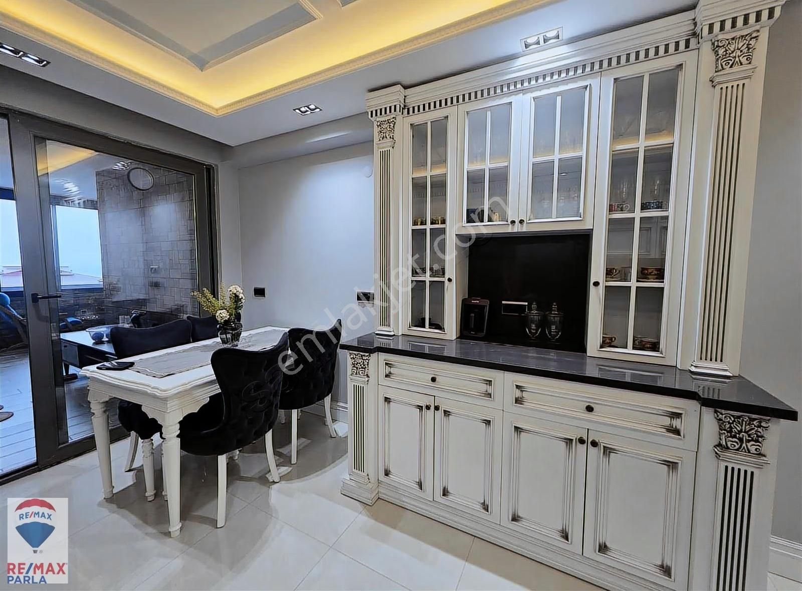 Blue Sky Sitesinin Havuz Ve Deniz Manzaralı En Lüks Dairesi - Görsel 6