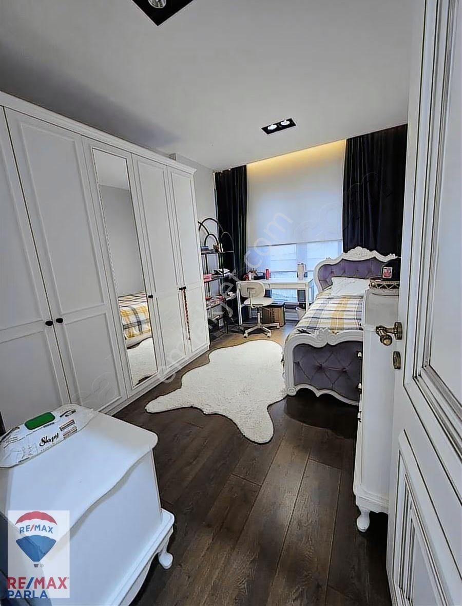 Blue Sky Sitesinin Havuz Ve Deniz Manzaralı En Lüks Dairesi - Görsel 8