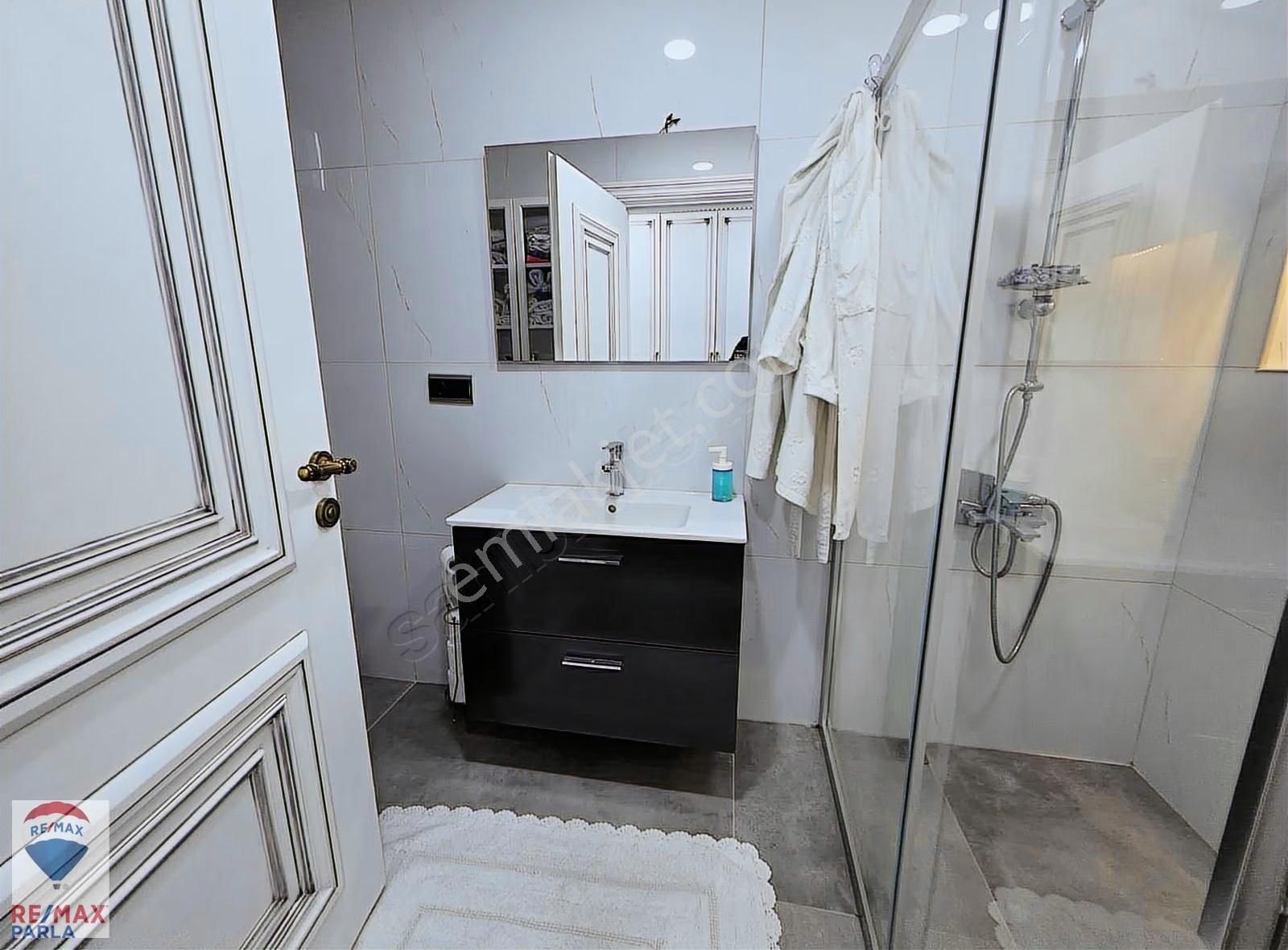 Blue Sky Sitesinin Havuz Ve Deniz Manzaralı En Lüks Dairesi - Görsel 19