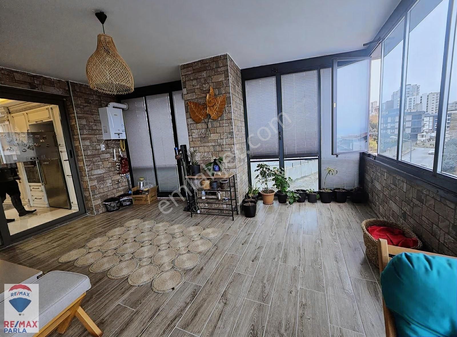 Blue Sky Sitesinin Havuz Ve Deniz Manzaralı En Lüks Dairesi - Görsel 14