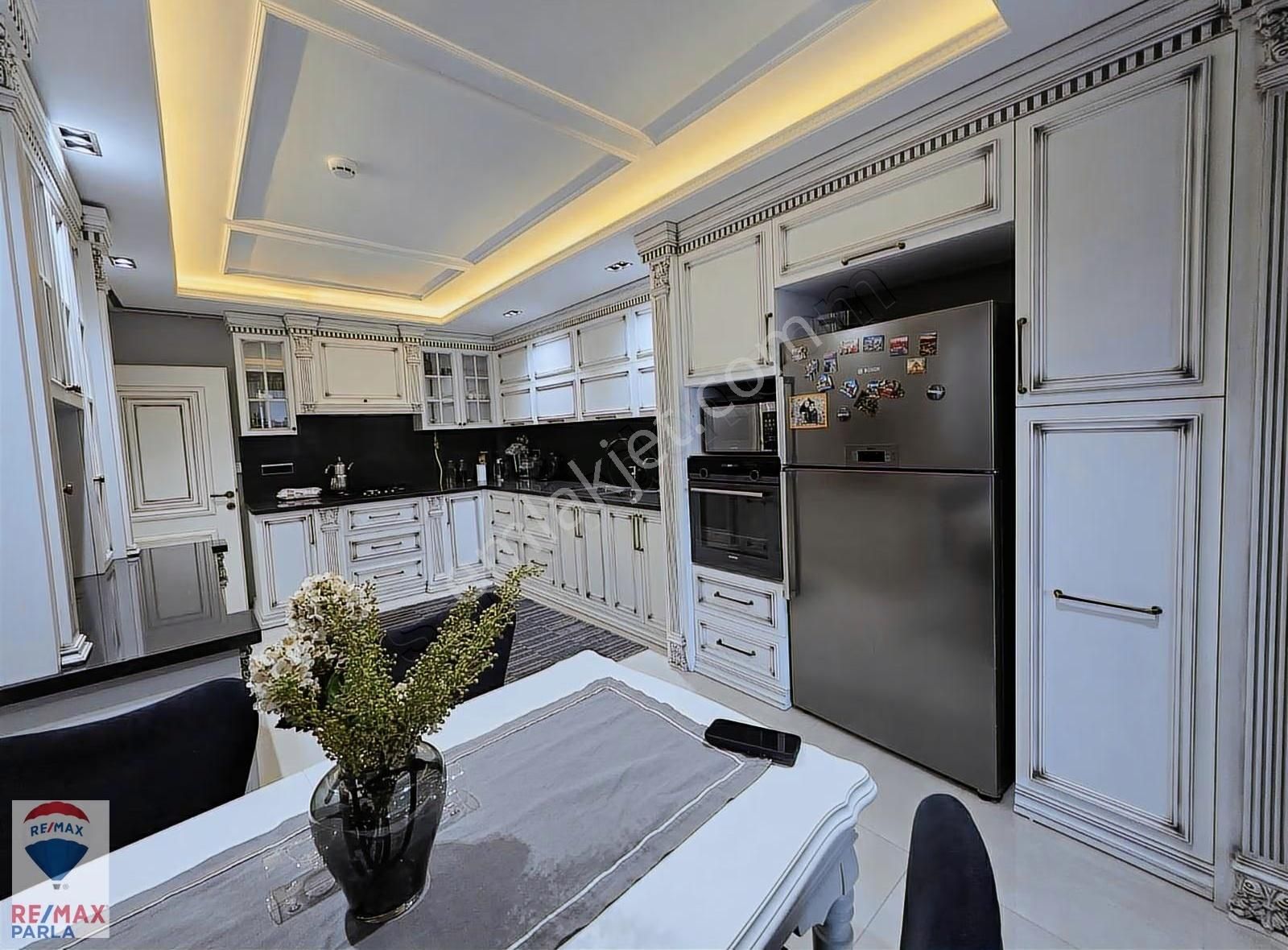 Blue Sky Sitesinin Havuz Ve Deniz Manzaralı En Lüks Dairesi - Görsel 16