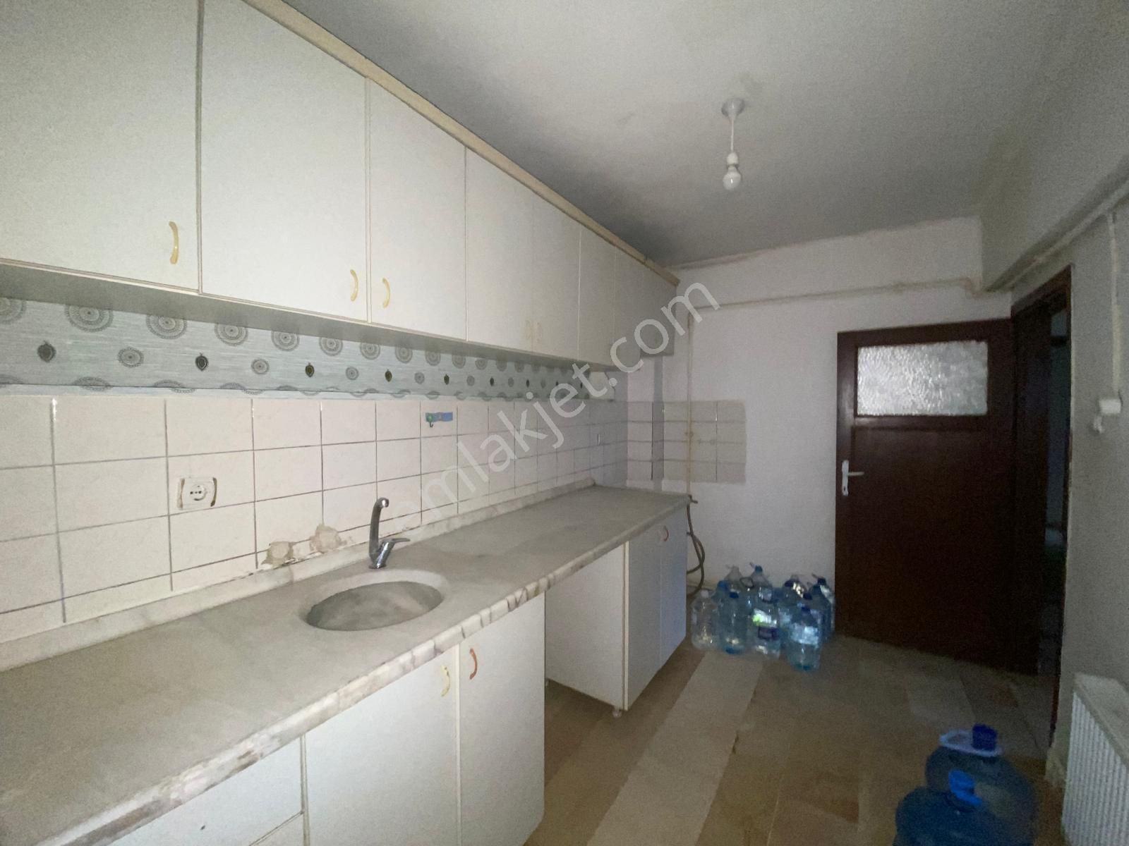 Koza Emlak'tan Tandoğan Mahalesinde Güney Cepheli Uygun Fırsat 3+1 Satılık Daire