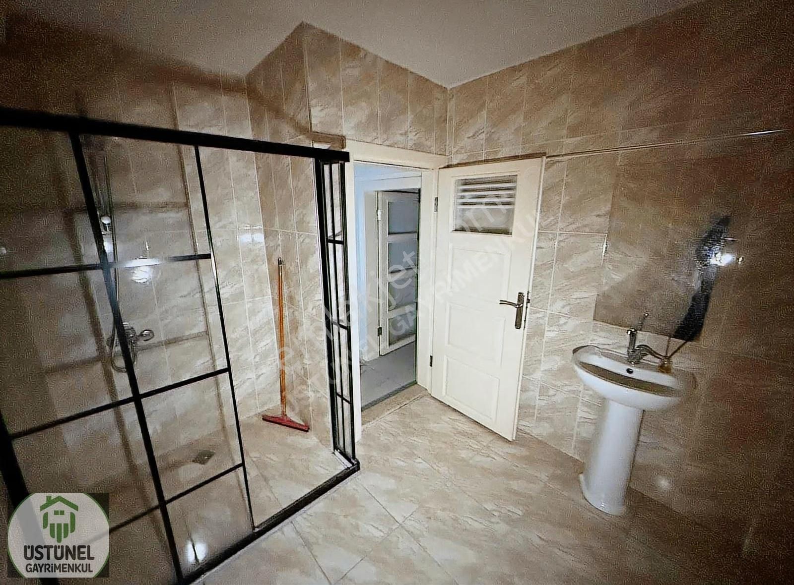 Üstünel Gayrimenkul'den Bağlarbaşı Merkezde Kiralık Büro&ofis