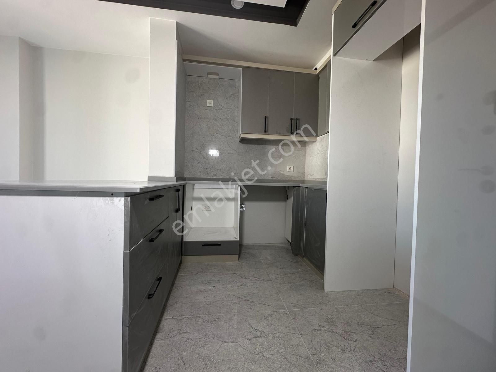 Kepez Ayanoğlu Mahallesinde 1+1 Kiralık Daire - Görsel 2