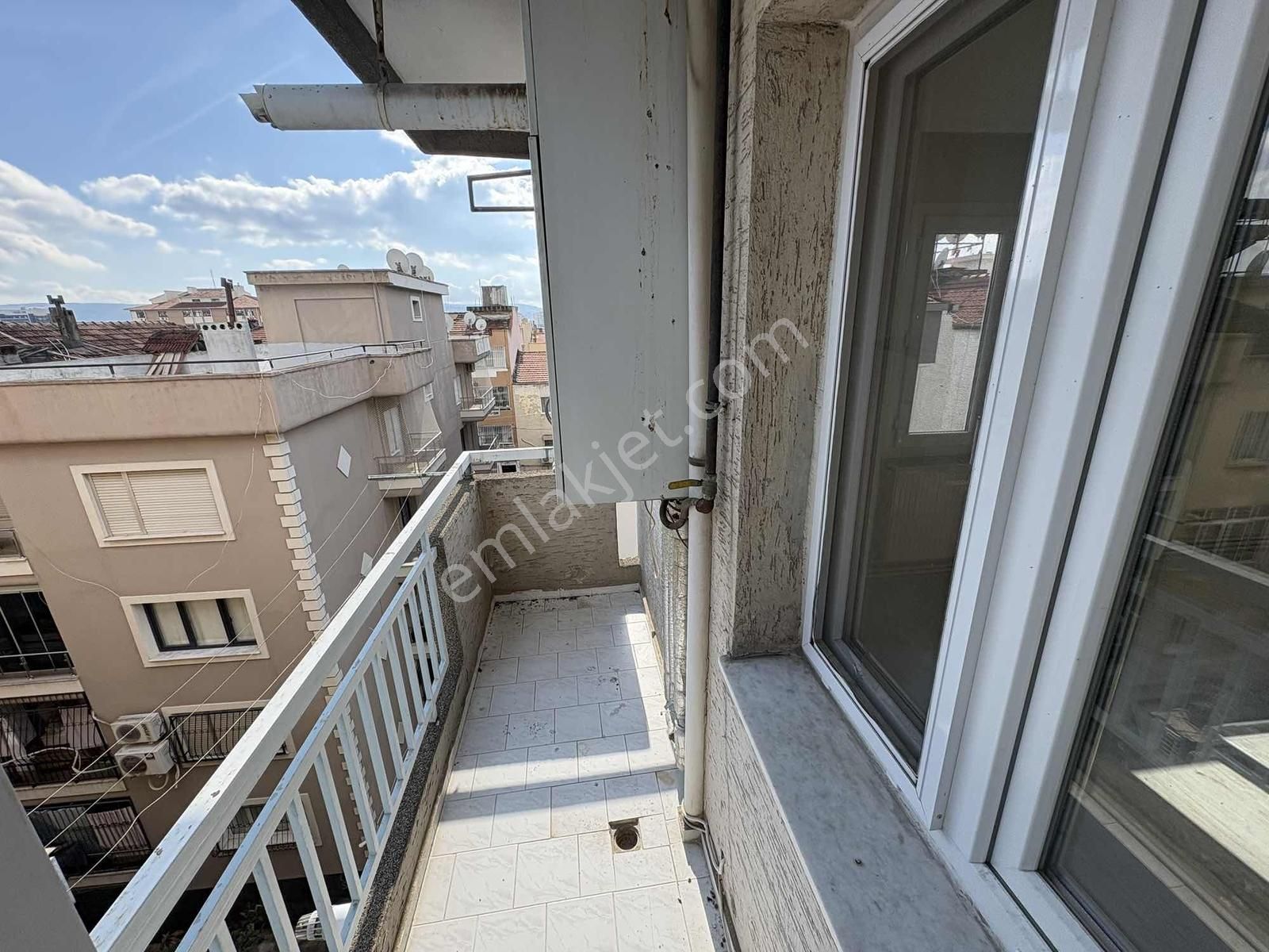 Buca İşçi Evleri Barış Mah.de Satılık 2+1 D.gazlı Daire - Görsel 16