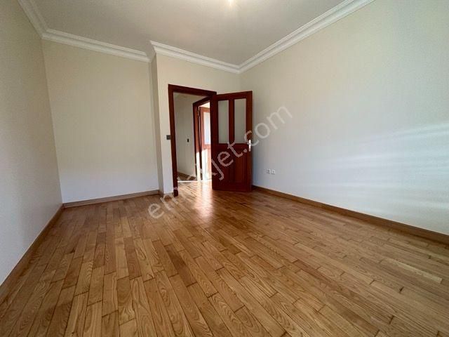 Zekeriyaköy Site İçerisinde 4+2 Manzaralı Satılık Villa - Görsel 11