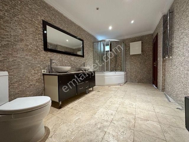 Zekeriyaköy Site İçerisinde 4+2 Manzaralı Satılık Villa - Görsel 10