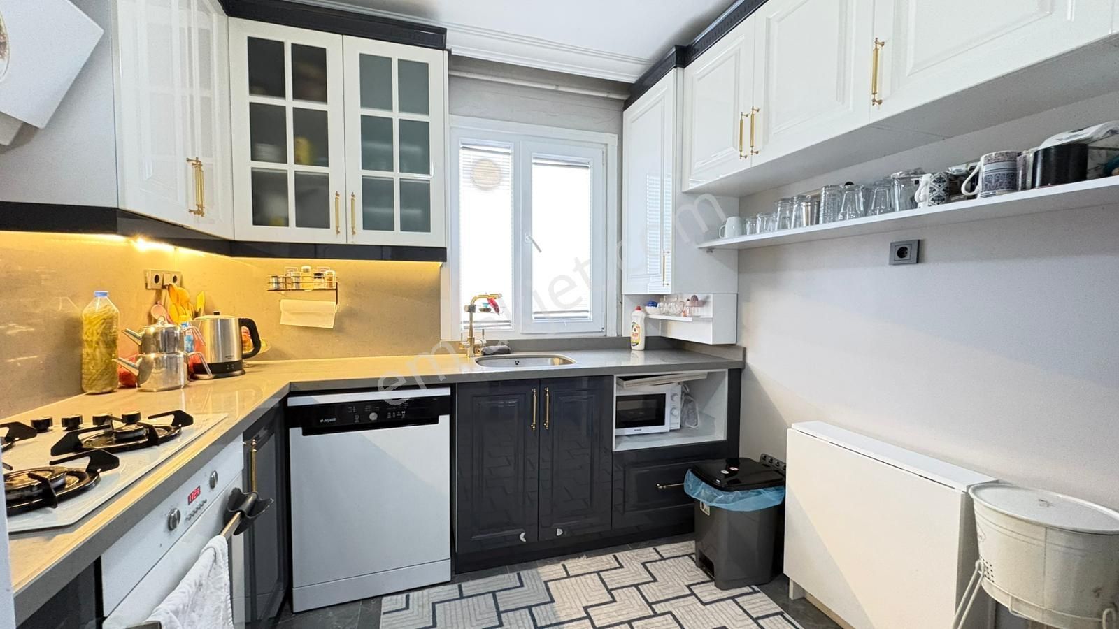 Söğütlüçeşme'de Full Tadilatlı Geniş 3+1 Satılık Daire - Görsel 14