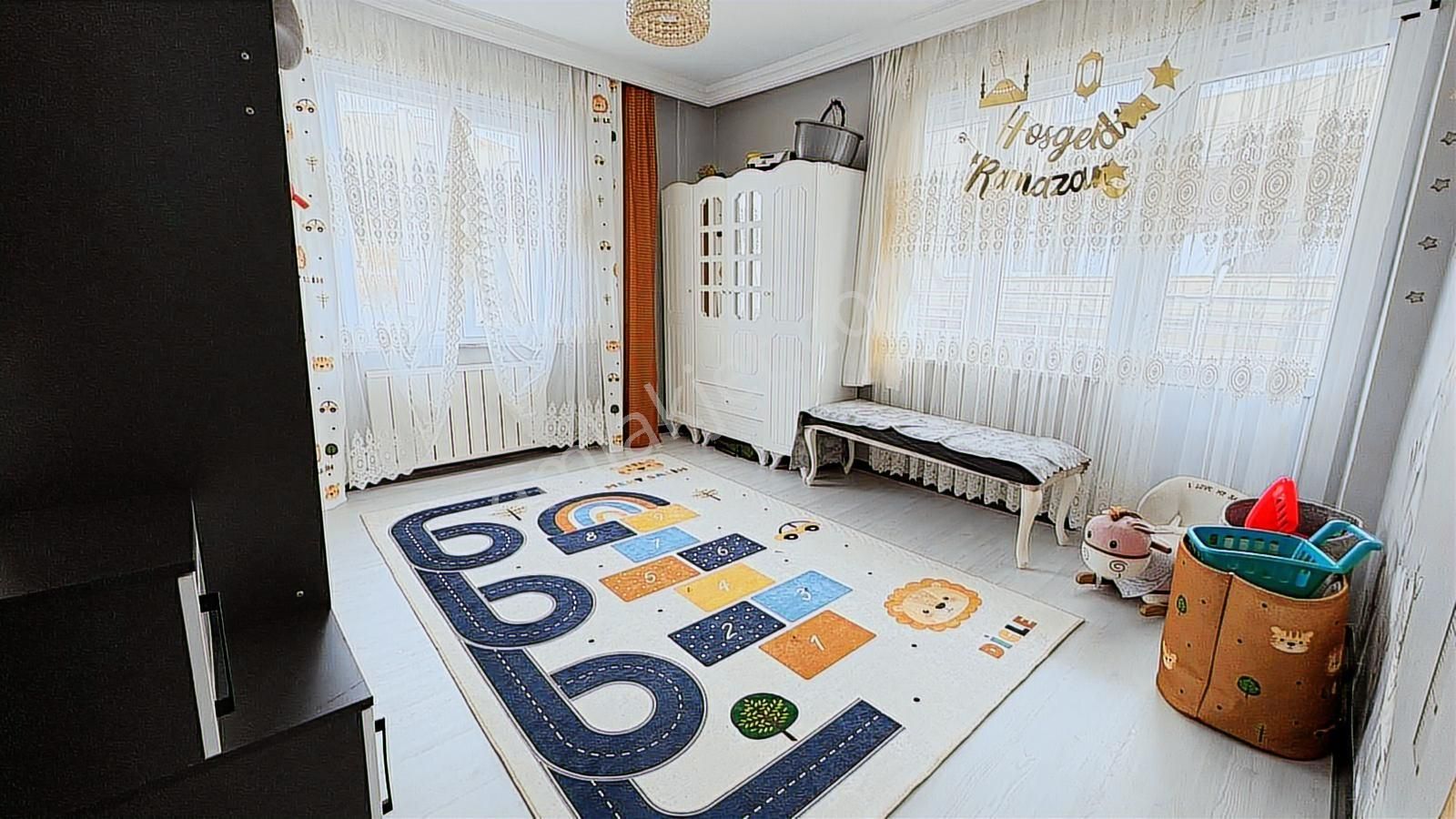 Söğütlüçeşme'de Full Tadilatlı Acil Satılık 3+1 Daire - Görsel 2