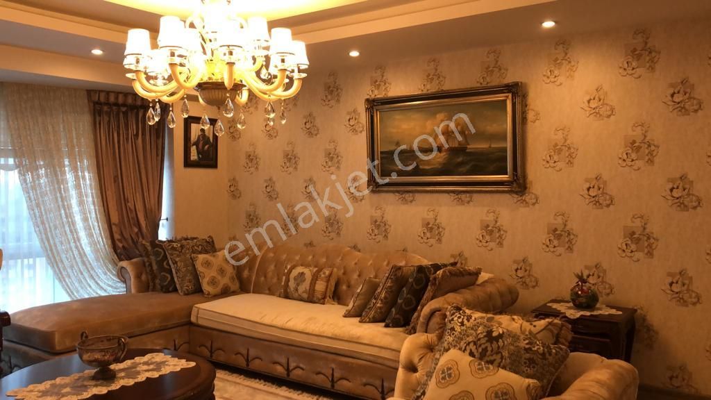 Kent Meydanı Altı – Çeysa Tutka Park Evleri’nde Eşyalı Satılık 4+1 Fırsat Daire - Görsel 2