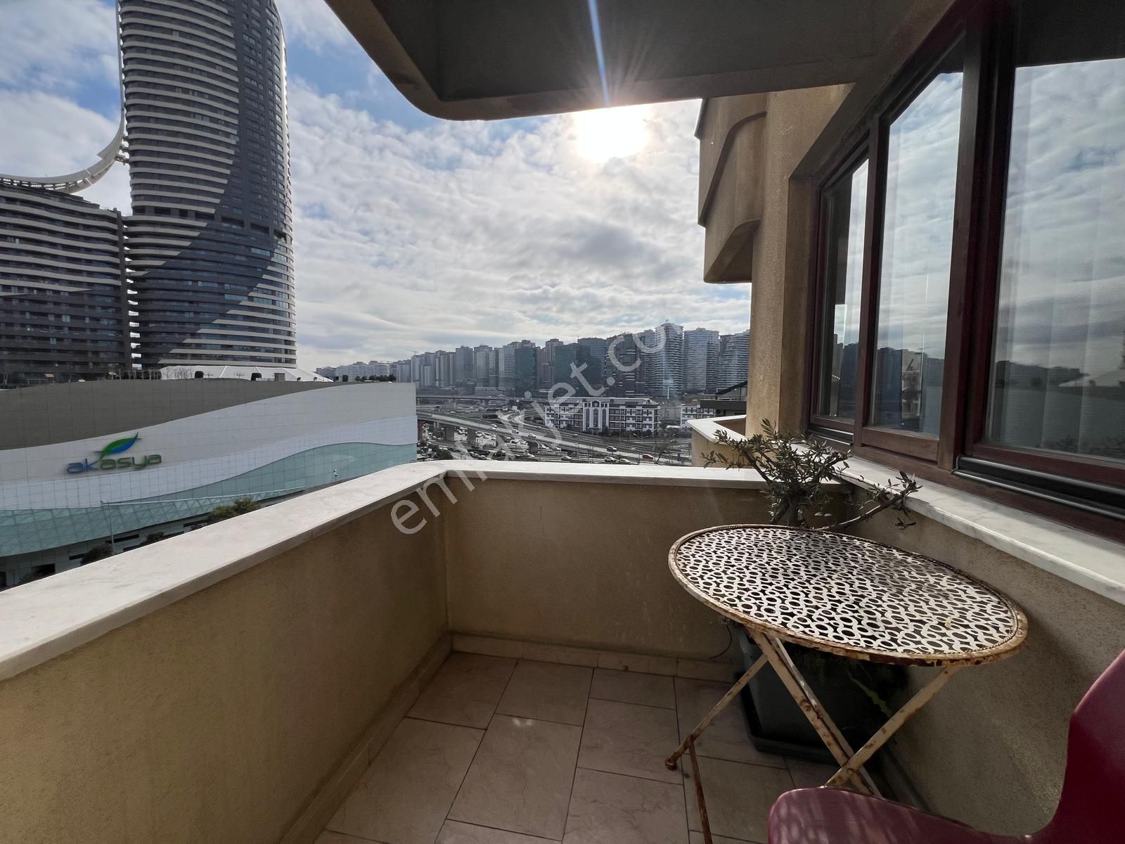 Acıbadem Akasya Avm'ye Komşu Gül Evler Sitesinde 3+1 123 M² Net - Görsel 24