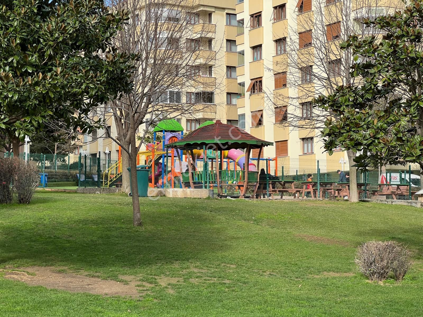 Acıbadem Akasya Avm'ye Komşu Gül Evler Sitesinde 3+1 123 M² Net - Görsel 35