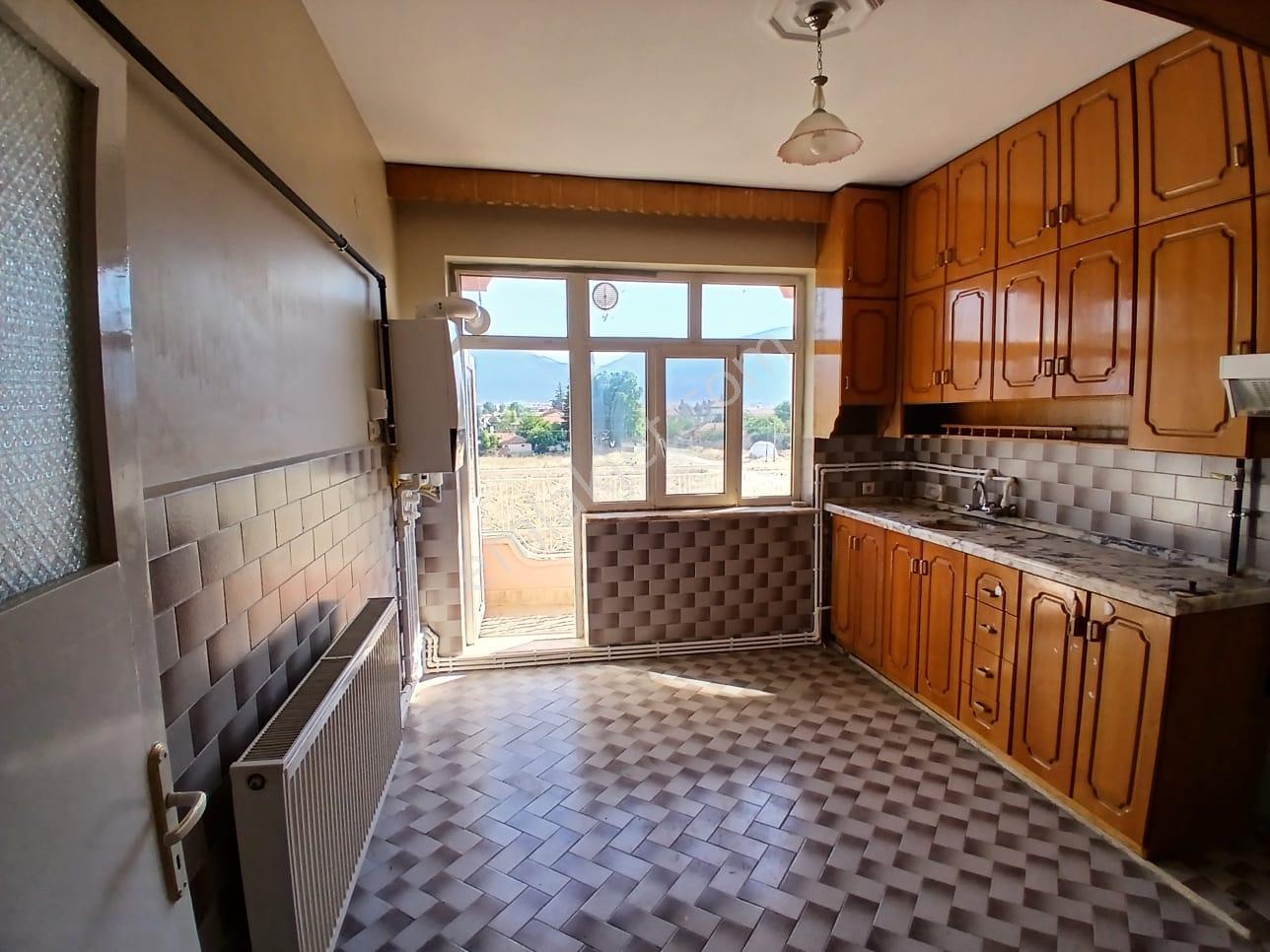 Akçay Emlak'tan Akşehir Tipi Mahallesinde Müstakil Tadında Doğalgazlı Kiralık 3+1 Daire - Görsel 34
