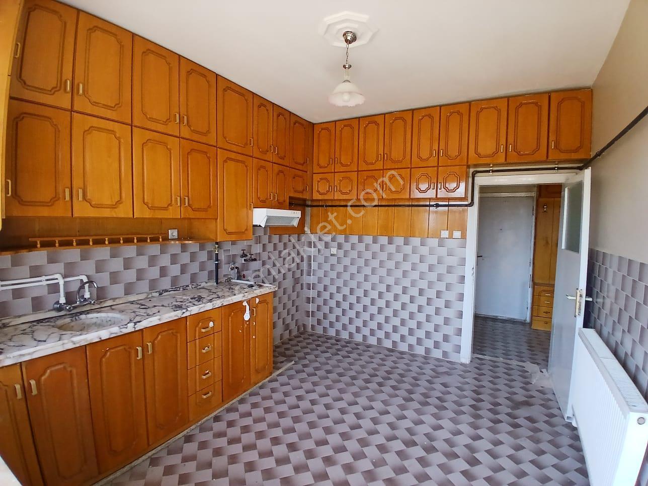 Akçay Emlak'tan Akşehir Tipi Mahallesinde Müstakil Tadında Doğalgazlı Kiralık 3+1 Daire - Görsel 16