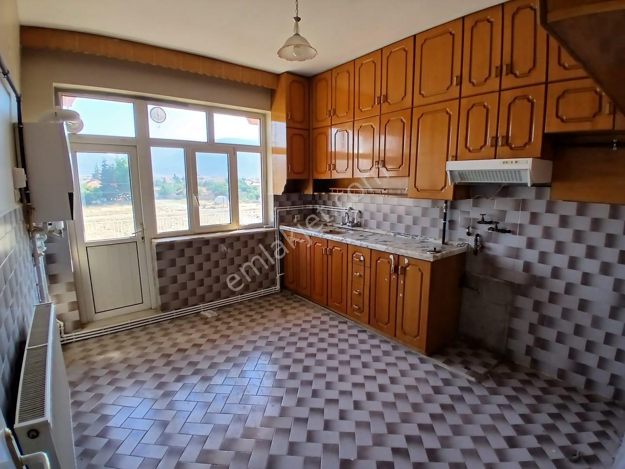 Akçay Emlak'tan Akşehir Tipi Mahallesinde Müstakil Tadında Doğalgazlı Kiralık 3+1 Daire - Görsel 17