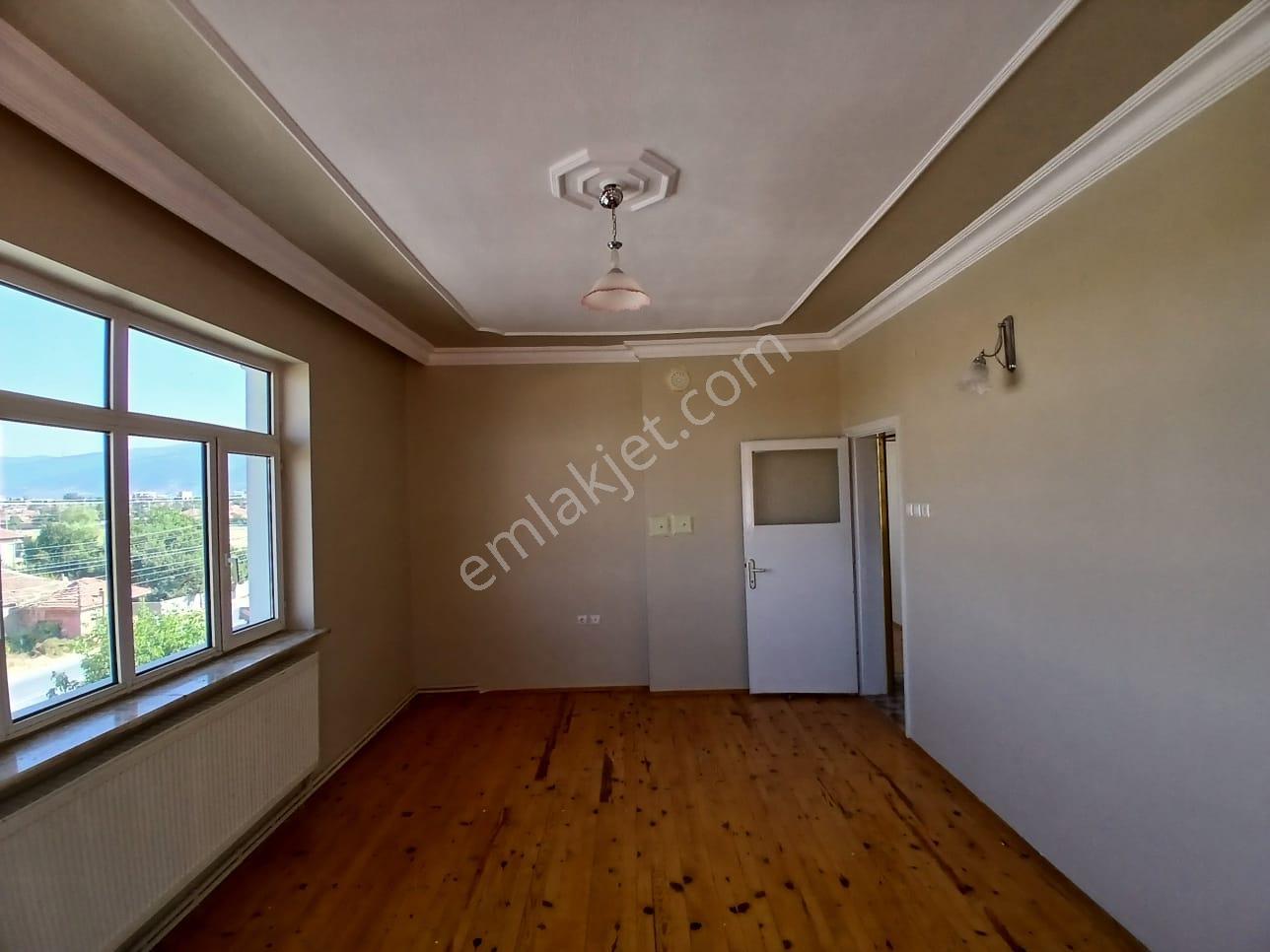 Akçay Emlak'tan Akşehir Tipi Mahallesinde Müstakil Tadında Doğalgazlı Kiralık 3+1 Daire - Görsel 6
