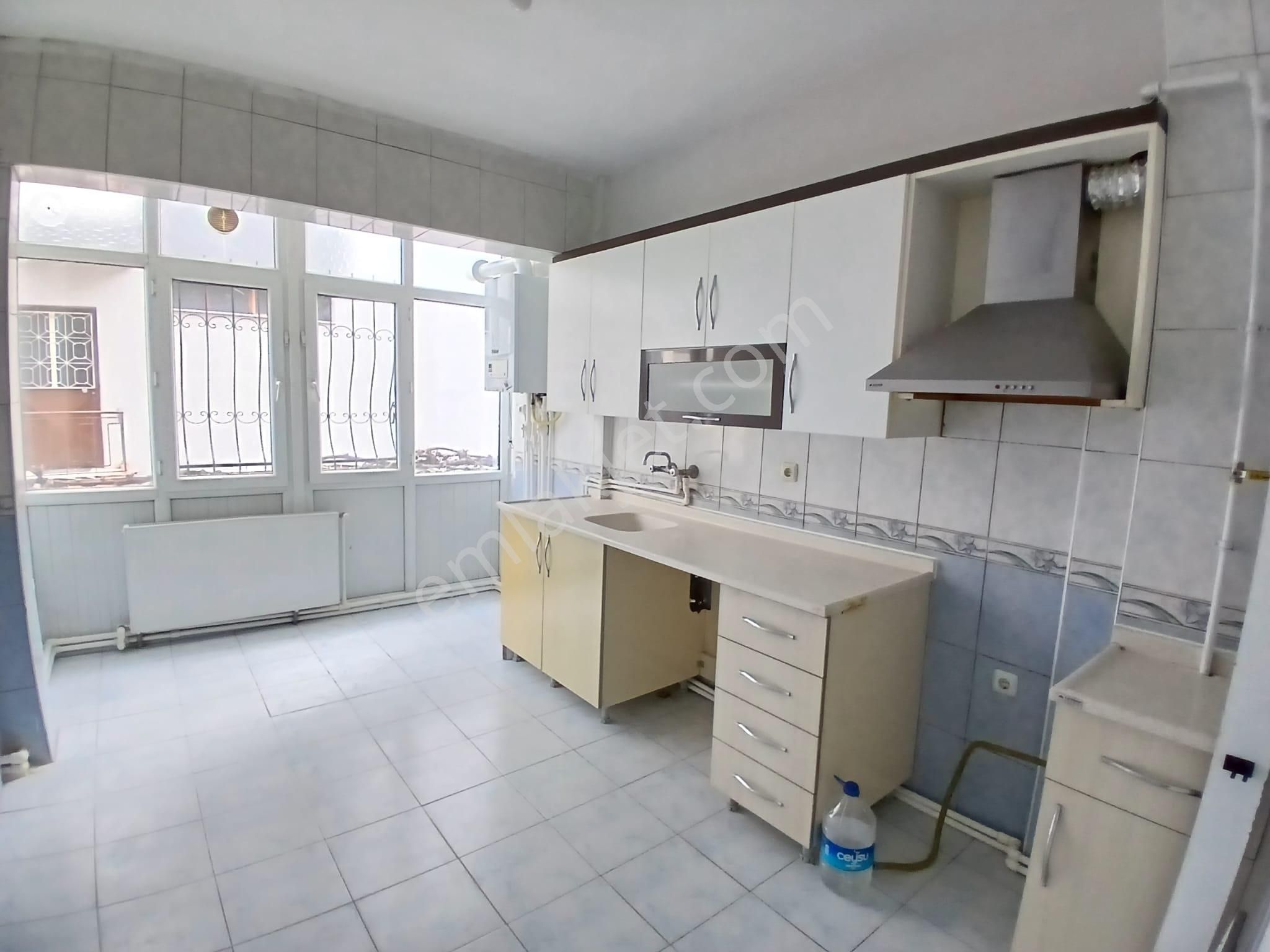 Akçay Emlak'tan Akşehir Altunkalem Mahallesinde Doğalgazlı Birinci Kat Kiralık 3+1 Daire